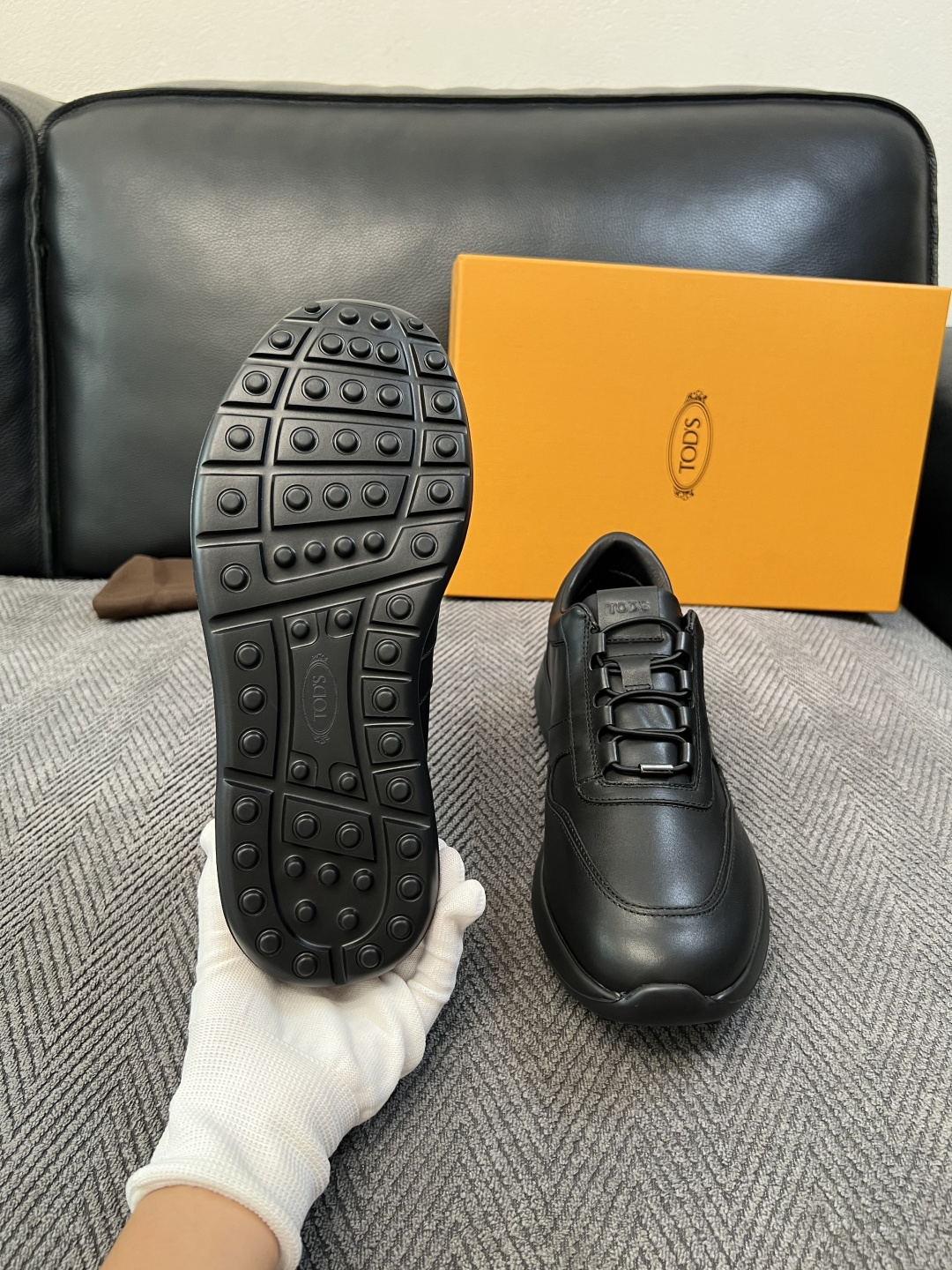 Tods  高品质  顶级工艺品  托德斯  专柜新款原厂配置，意大利进口牛皮拼布面料，进口牛里垫，透气舒适，鞋底：原厂