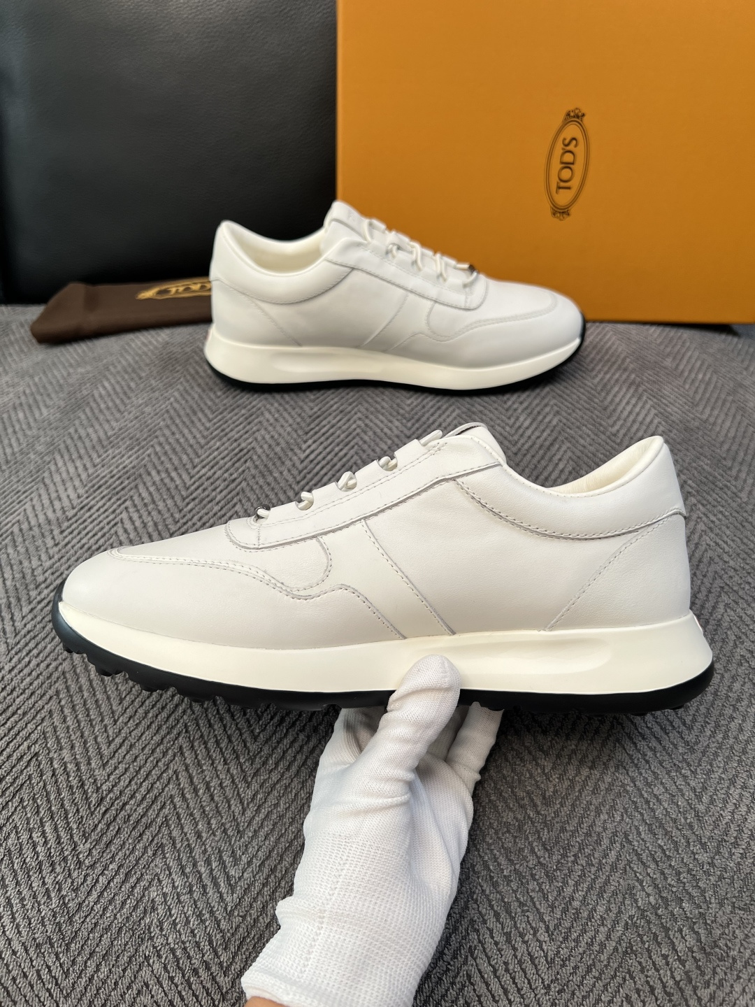 Tods  高品质  顶级工艺品  托德斯  专柜新款原厂配置，意大利进口牛皮拼布面料，进口牛里垫，透气舒适，鞋底：原厂