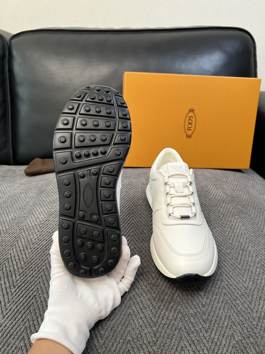 Tods  高品质  顶级工艺品  托德斯  专柜新款原厂配置，意大利进口牛皮拼布面料，进口牛里垫，透气舒适，鞋底：原厂