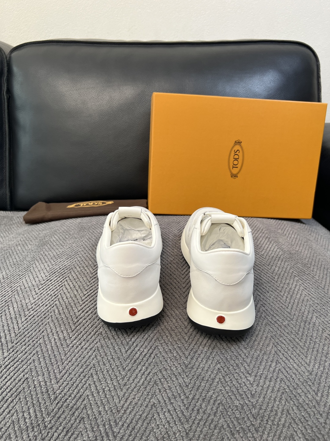 Tods  高品质  顶级工艺品  托德斯  专柜新款原厂配置，意大利进口牛皮拼布面料，进口牛里垫，透气舒适，鞋底：原厂