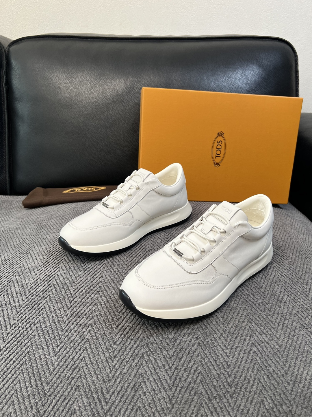 Tods  高品质  顶级工艺品  托德斯  专柜新款原厂配置，意大利进口牛皮拼布面料，进口牛里垫，透气舒适，鞋底：原厂