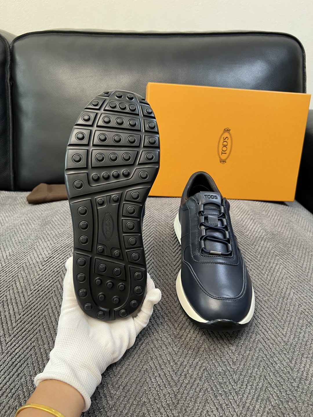 Tods  高品质  顶级工艺品  托德斯  专柜新款原厂配置，意大利进口牛皮拼布面料，进口牛里垫，透气舒适，鞋底：原厂
