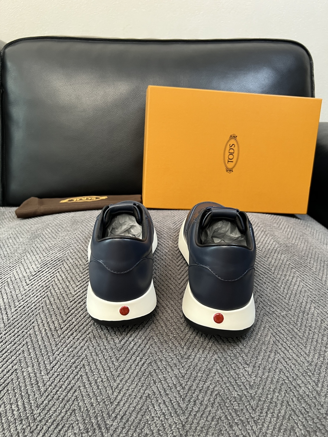 Tods  高品质  顶级工艺品  托德斯  专柜新款原厂配置，意大利进口牛皮拼布面料，进口牛里垫，透气舒适，鞋底：原厂