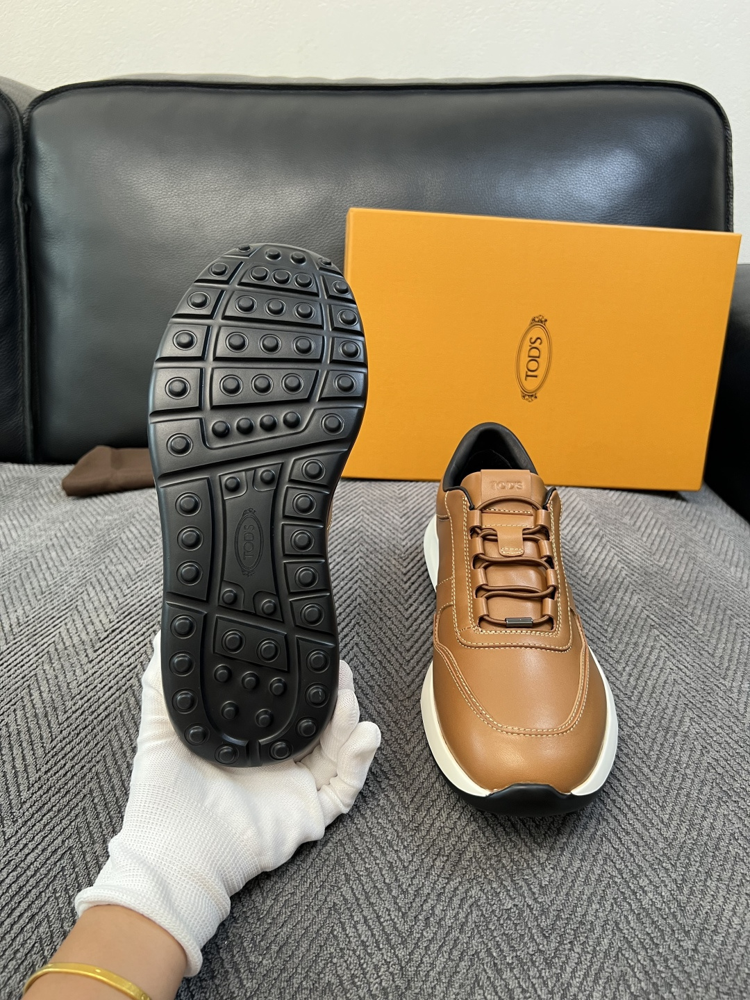 Tods  高品质  顶级工艺品  托德斯  专柜新款原厂配置，意大利进口牛皮拼布面料，进口牛里垫，透气舒适，鞋底：原厂