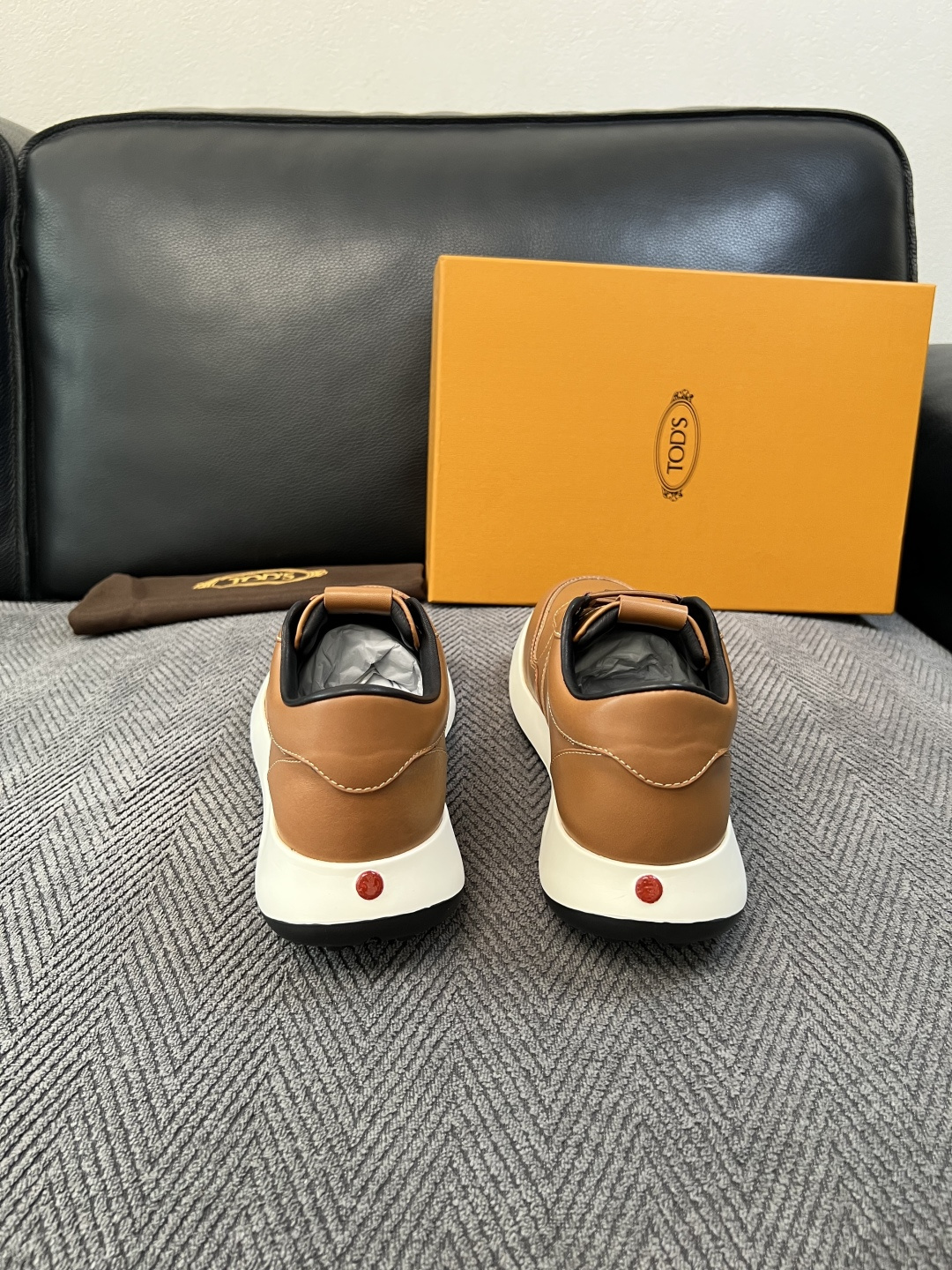 Tods  高品质  顶级工艺品  托德斯  专柜新款原厂配置，意大利进口牛皮拼布面料，进口牛里垫，透气舒适，鞋底：原厂