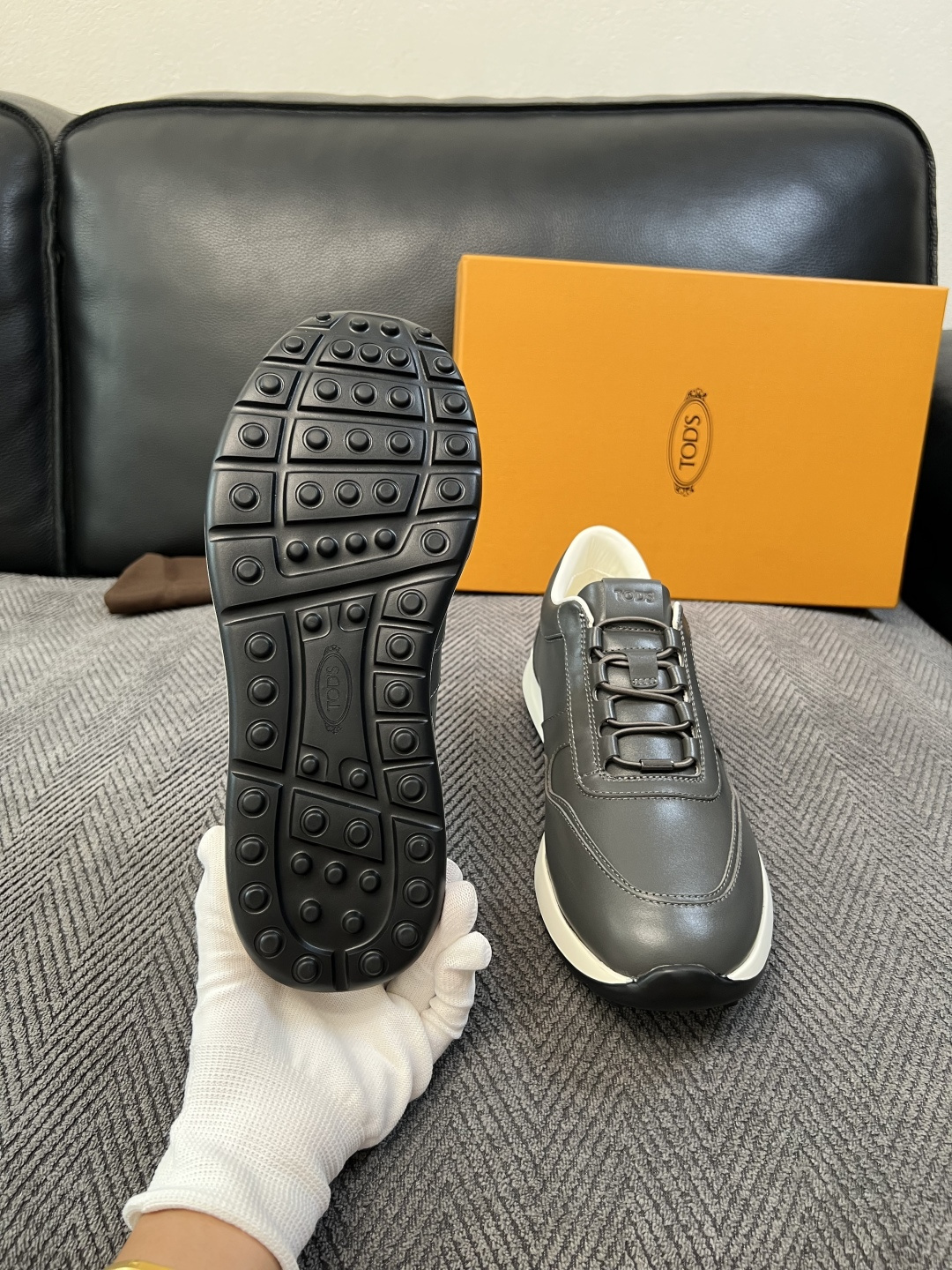 Tods  高品质  顶级工艺品  托德斯  专柜新款原厂配置，意大利进口牛皮拼布面料，进口牛里垫，透气舒适，鞋底：原厂