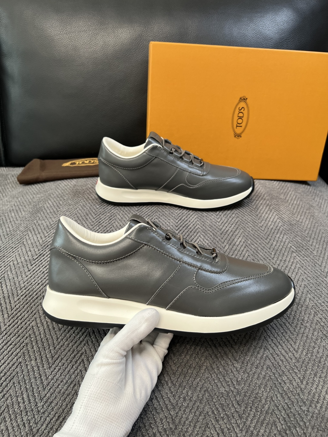Tods  高品质  顶级工艺品  托德斯  专柜新款原厂配置，意大利进口牛皮拼布面料，进口牛里垫，透气舒适，鞋底：原厂