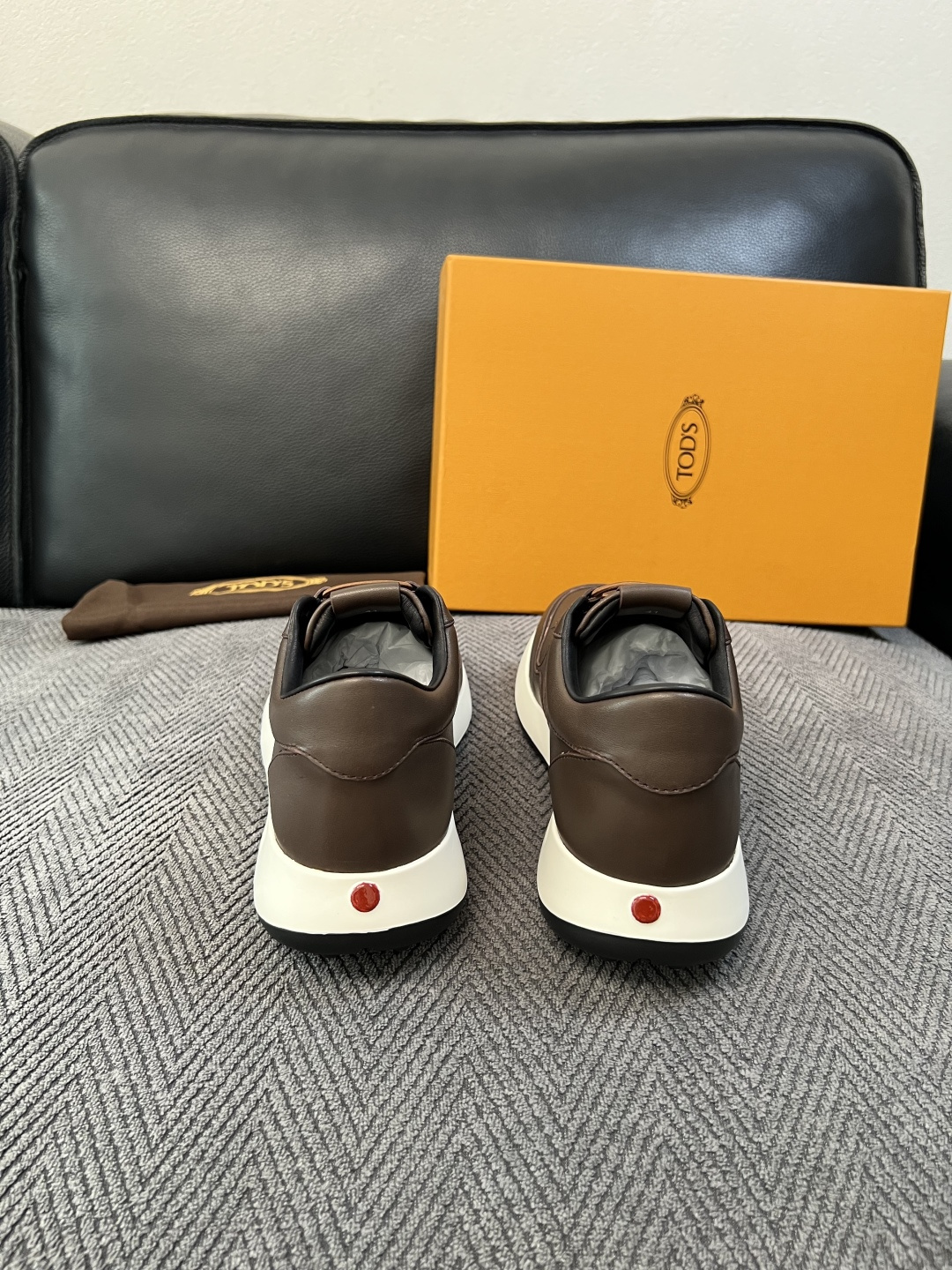 Tods  高品质  顶级工艺品  托德斯  专柜新款原厂配置，意大利进口牛皮拼布面料，进口牛里垫，透气舒适，鞋底：原厂
