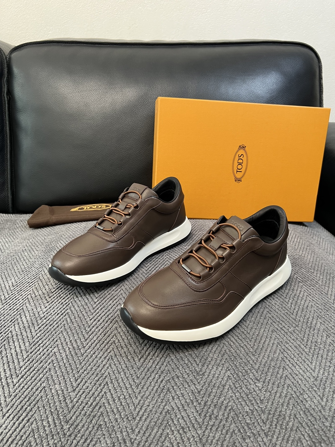 Tods  高品质  顶级工艺品  托德斯  专柜新款原厂配置，意大利进口牛皮拼布面料，进口牛里垫，透气舒适，鞋底：原厂