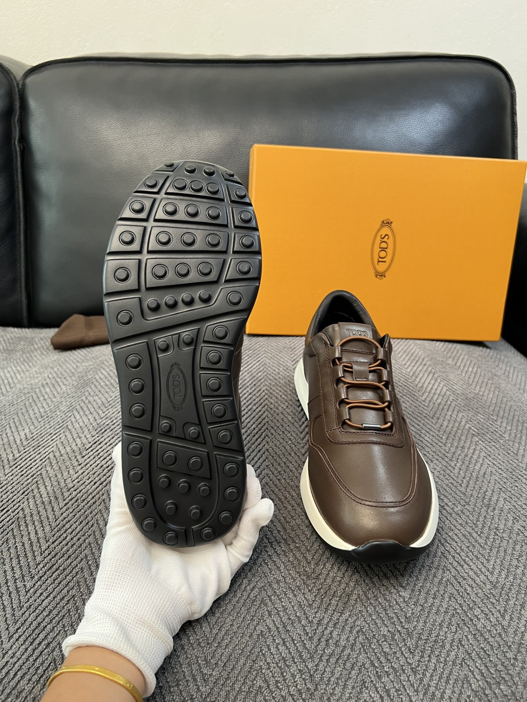 Tods  高品质  顶级工艺品  托德斯  专柜新款原厂配置，意大利进口牛皮拼布面料，进口牛里垫，透气舒适，鞋底：原厂