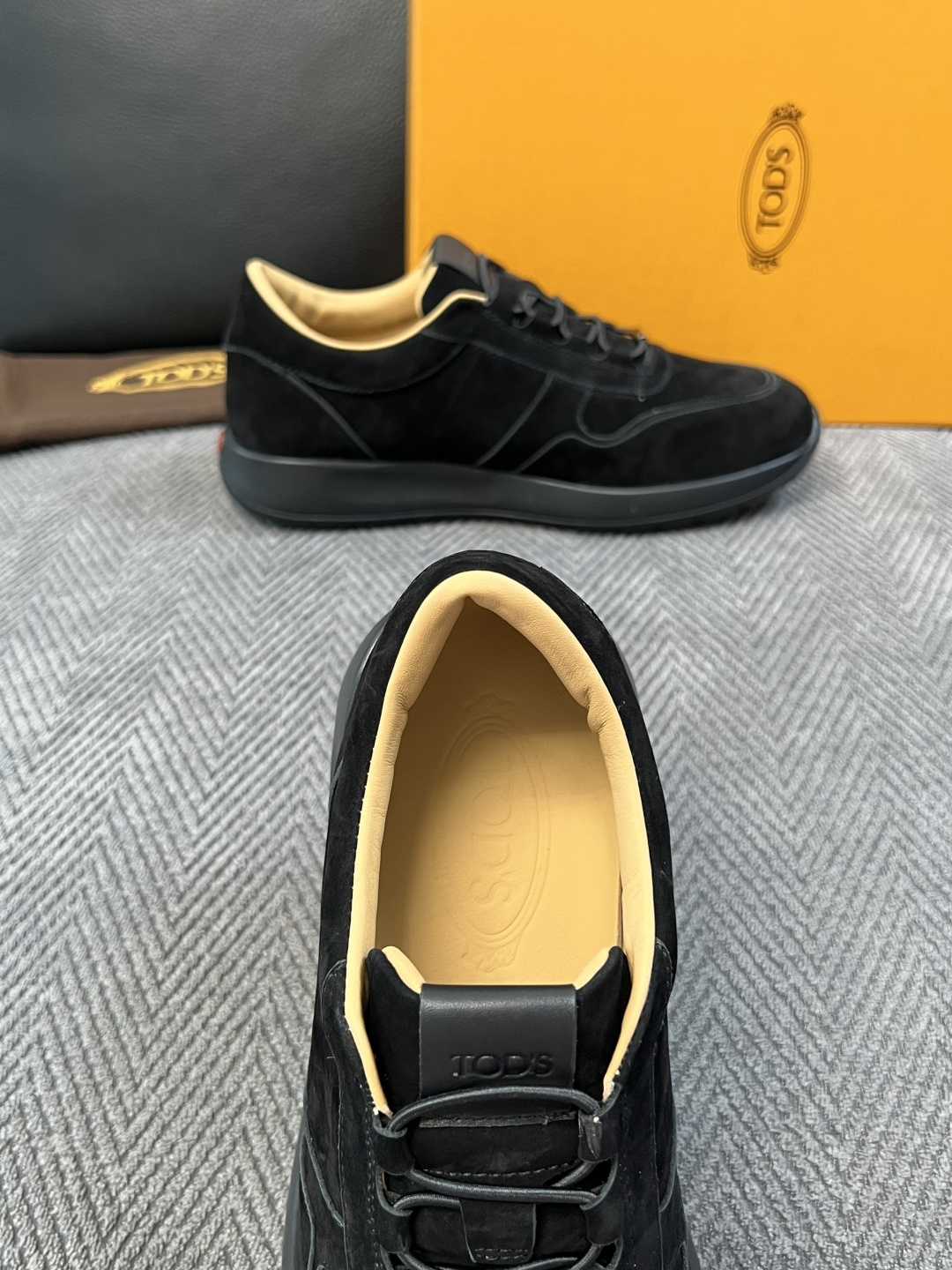 Tods  高品质  顶级工艺品  托德斯  专柜新款原厂配置，意大利进口牛皮拼布面料，进口牛里垫，透气舒适，鞋底：原厂