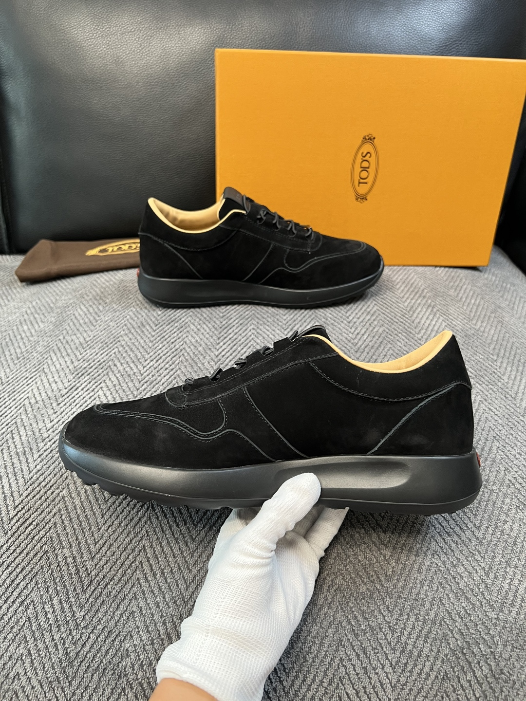 Tods  高品质  顶级工艺品  托德斯  专柜新款原厂配置，意大利进口牛皮拼布面料，进口牛里垫，透气舒适，鞋底：原厂