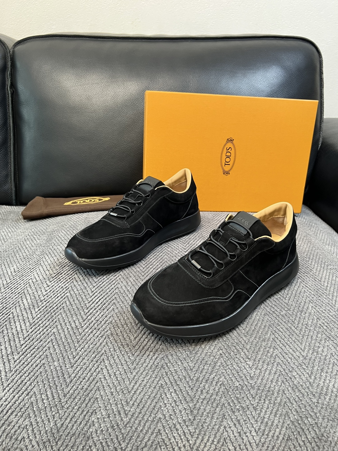 Tods  高品质  顶级工艺品  托德斯  专柜新款原厂配置，意大利进口牛皮拼布面料，进口牛里垫，透气舒适，鞋底：原厂