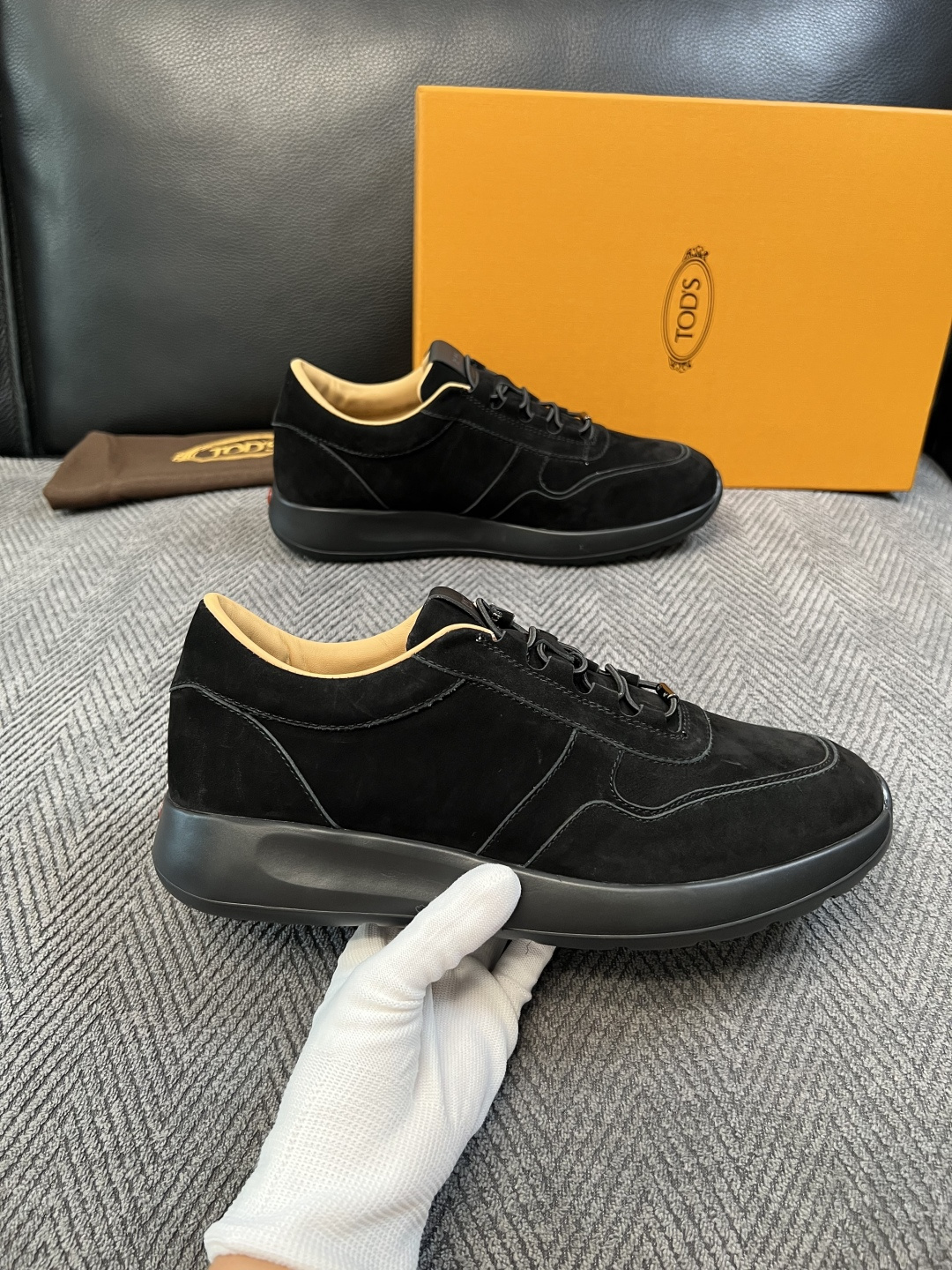 Tods  高品质  顶级工艺品  托德斯  专柜新款原厂配置，意大利进口牛皮拼布面料，进口牛里垫，透气舒适，鞋底：原厂