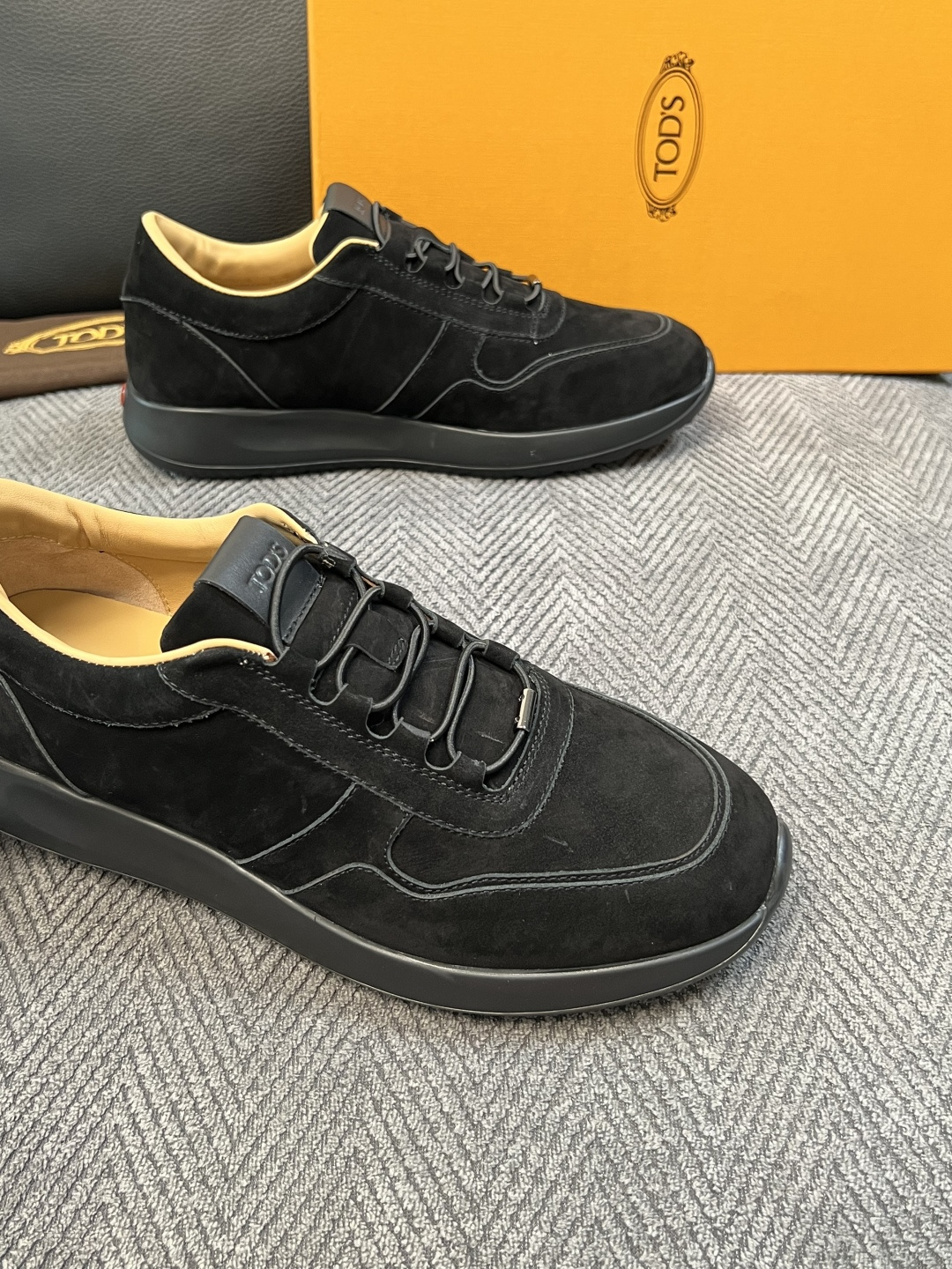 Tods  高品质  顶级工艺品  托德斯  专柜新款原厂配置，意大利进口牛皮拼布面料，进口牛里垫，透气舒适，鞋底：原厂