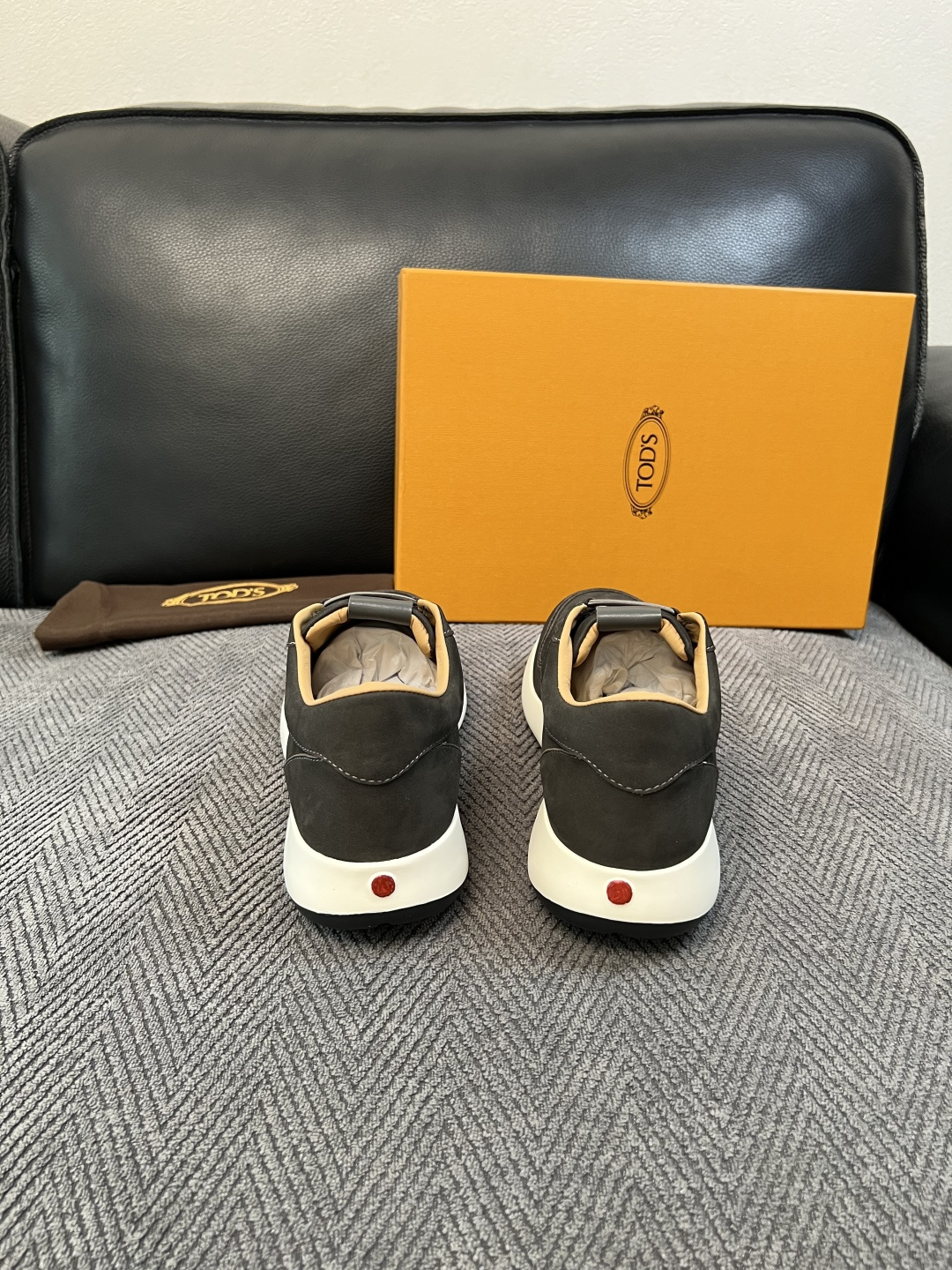 Tods  高品质  顶级工艺品  托德斯  专柜新款原厂配置，意大利进口牛皮拼布面料，进口牛里垫，透气舒适，鞋底：原厂