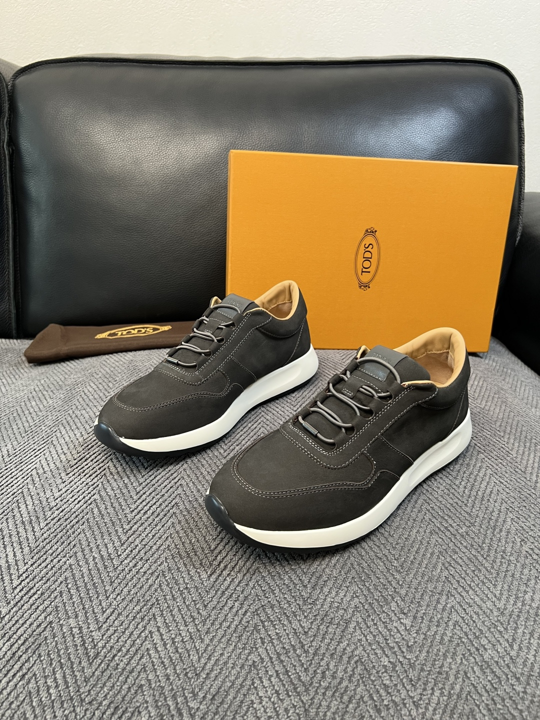Tods  高品质  顶级工艺品  托德斯  专柜新款原厂配置，意大利进口牛皮拼布面料，进口牛里垫，透气舒适，鞋底：原厂