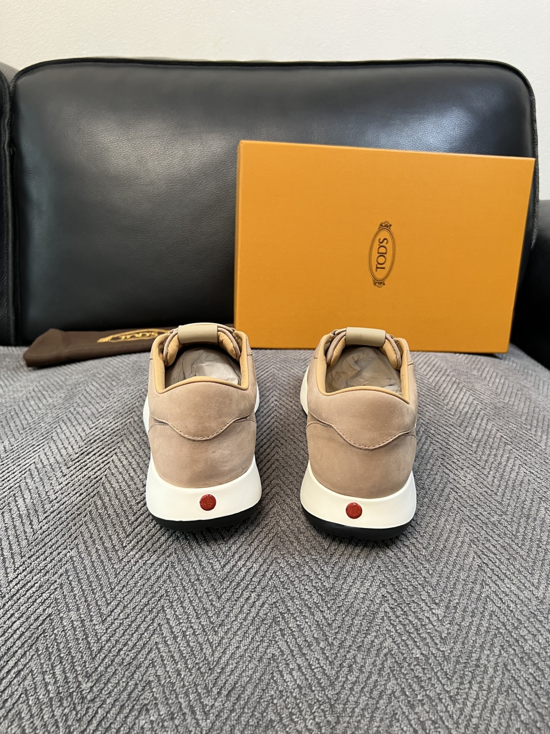 Tods  高品质  顶级工艺品  托德斯  专柜新款原厂配置，意大利进口牛皮拼布面料，进口牛里垫，透气舒适，鞋底：原厂