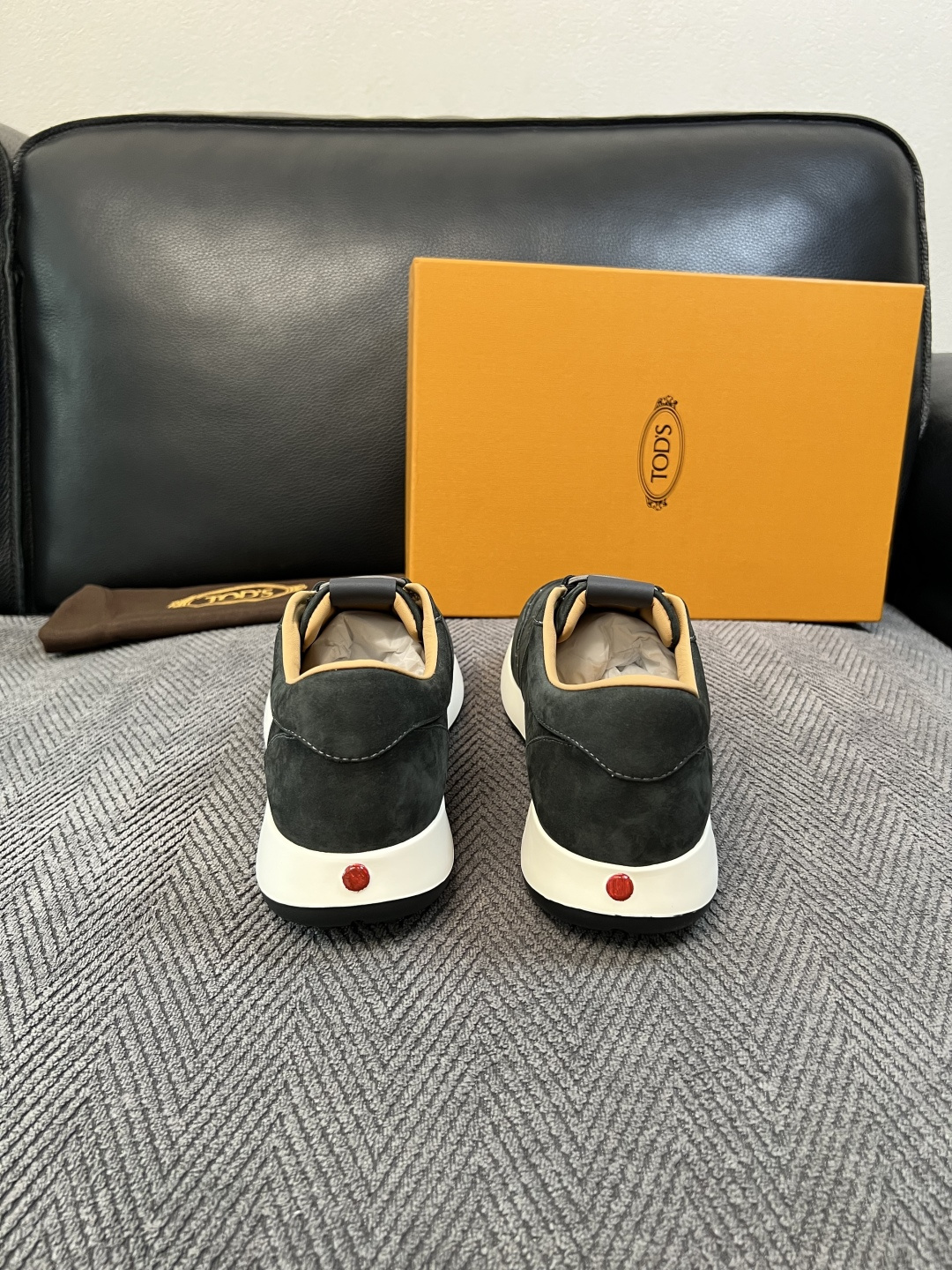 Tods  高品质  顶级工艺品  托德斯  专柜新款原厂配置，意大利进口牛皮拼布面料，进口牛里垫，透气舒适，鞋底：原厂