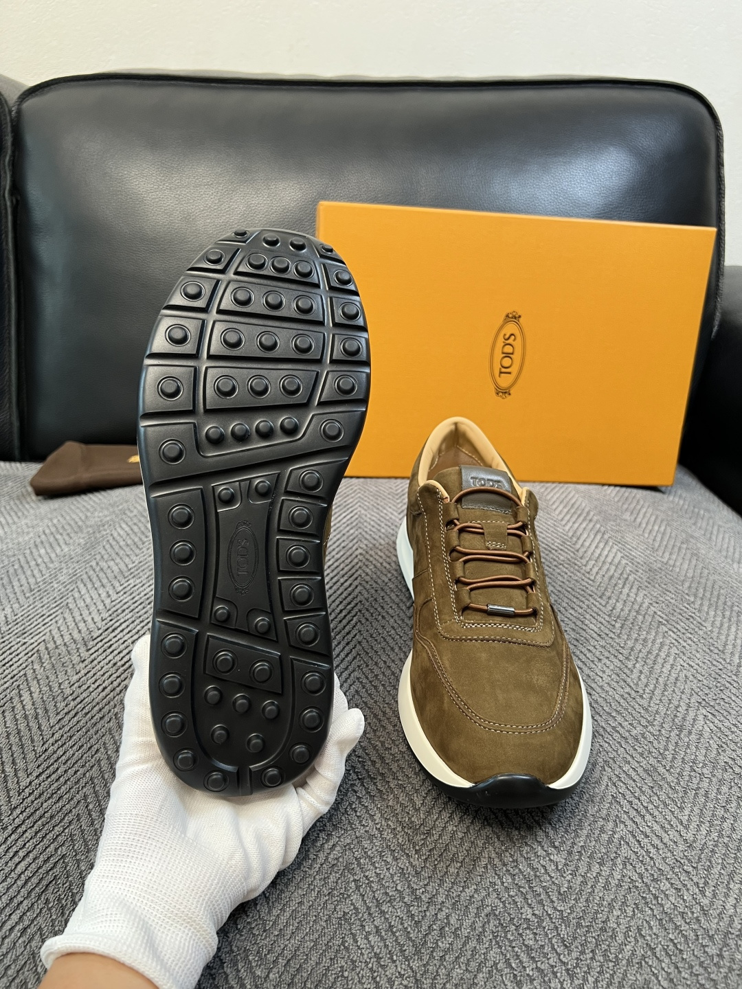 Tods  高品质  顶级工艺品  托德斯  专柜新款原厂配置，意大利进口牛皮拼布面料，进口牛里垫，透气舒适，鞋底：原厂