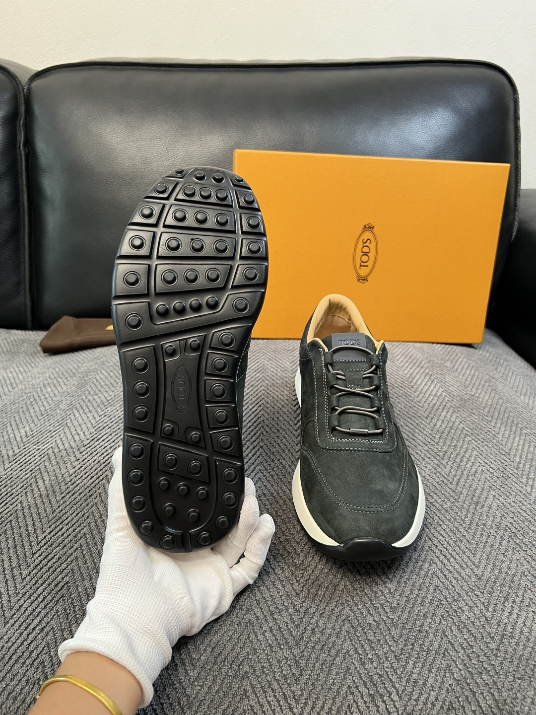 Tods  高品质  顶级工艺品  托德斯  专柜新款原厂配置，意大利进口牛皮拼布面料，进口牛里垫，透气舒适，鞋底：原厂