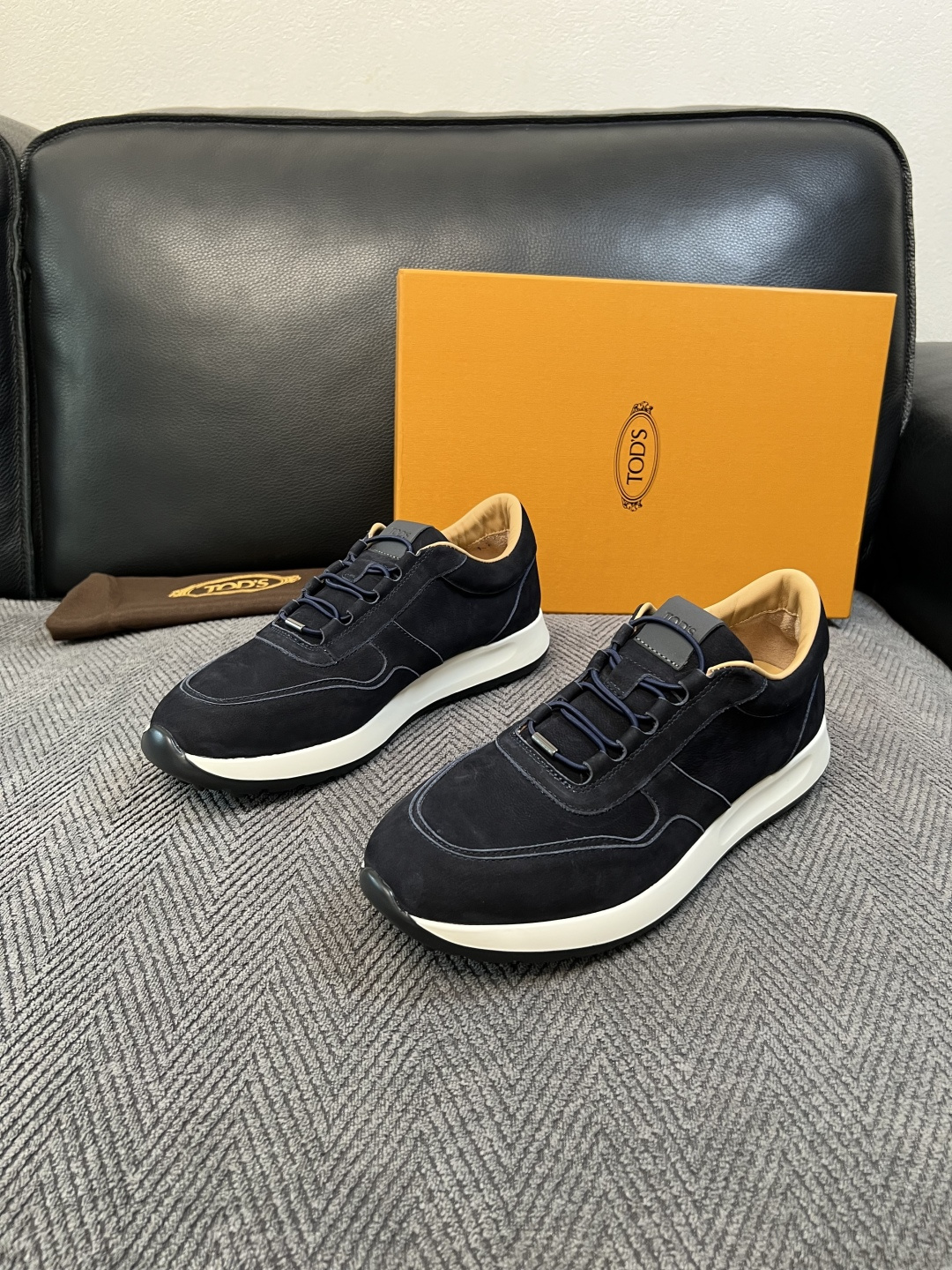 Tods  高品质  顶级工艺品  托德斯  专柜新款原厂配置，意大利进口牛皮拼布面料，进口牛里垫，透气舒适，鞋底：原厂
