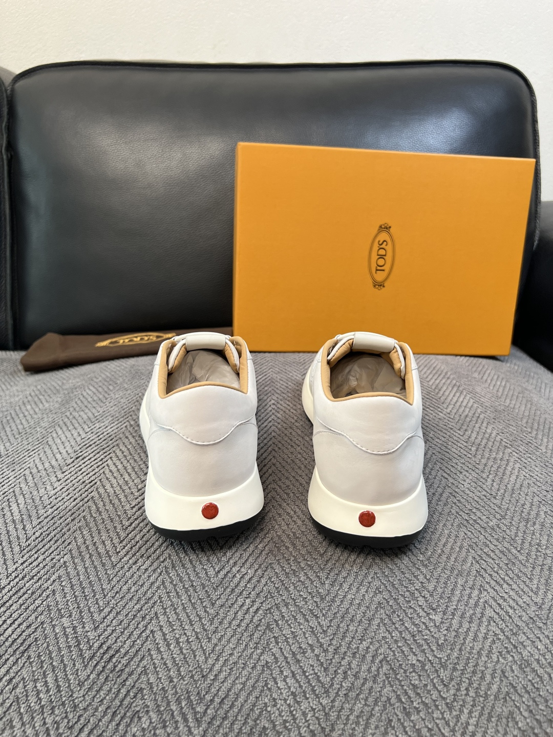 Tods  高品质  顶级工艺品  托德斯  专柜新款原厂配置，意大利进口牛皮拼布面料，进口牛里垫，透气舒适，鞋底：原厂