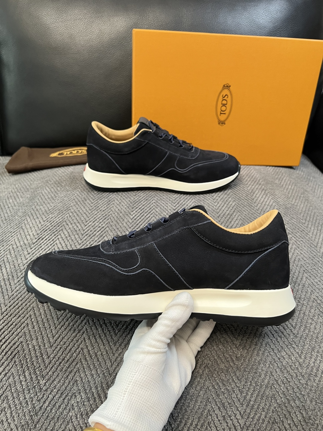 Tods  高品质  顶级工艺品  托德斯  专柜新款原厂配置，意大利进口牛皮拼布面料，进口牛里垫，透气舒适，鞋底：原厂