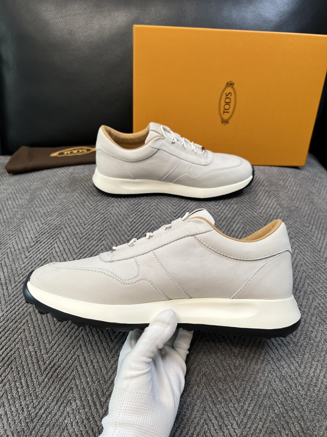 Tods  高品质  顶级工艺品  托德斯  专柜新款原厂配置，意大利进口牛皮拼布面料，进口牛里垫，透气舒适，鞋底：原厂