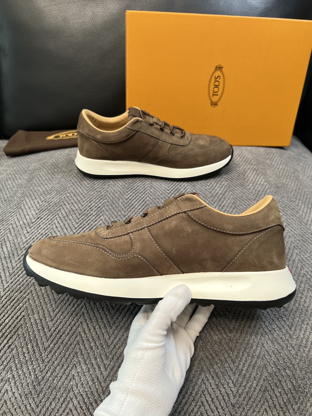 Tods  高品质  顶级工艺品  托德斯  专柜新款原厂配置，意大利进口牛皮拼布面料，进口牛里垫，透气舒适，鞋底：原厂