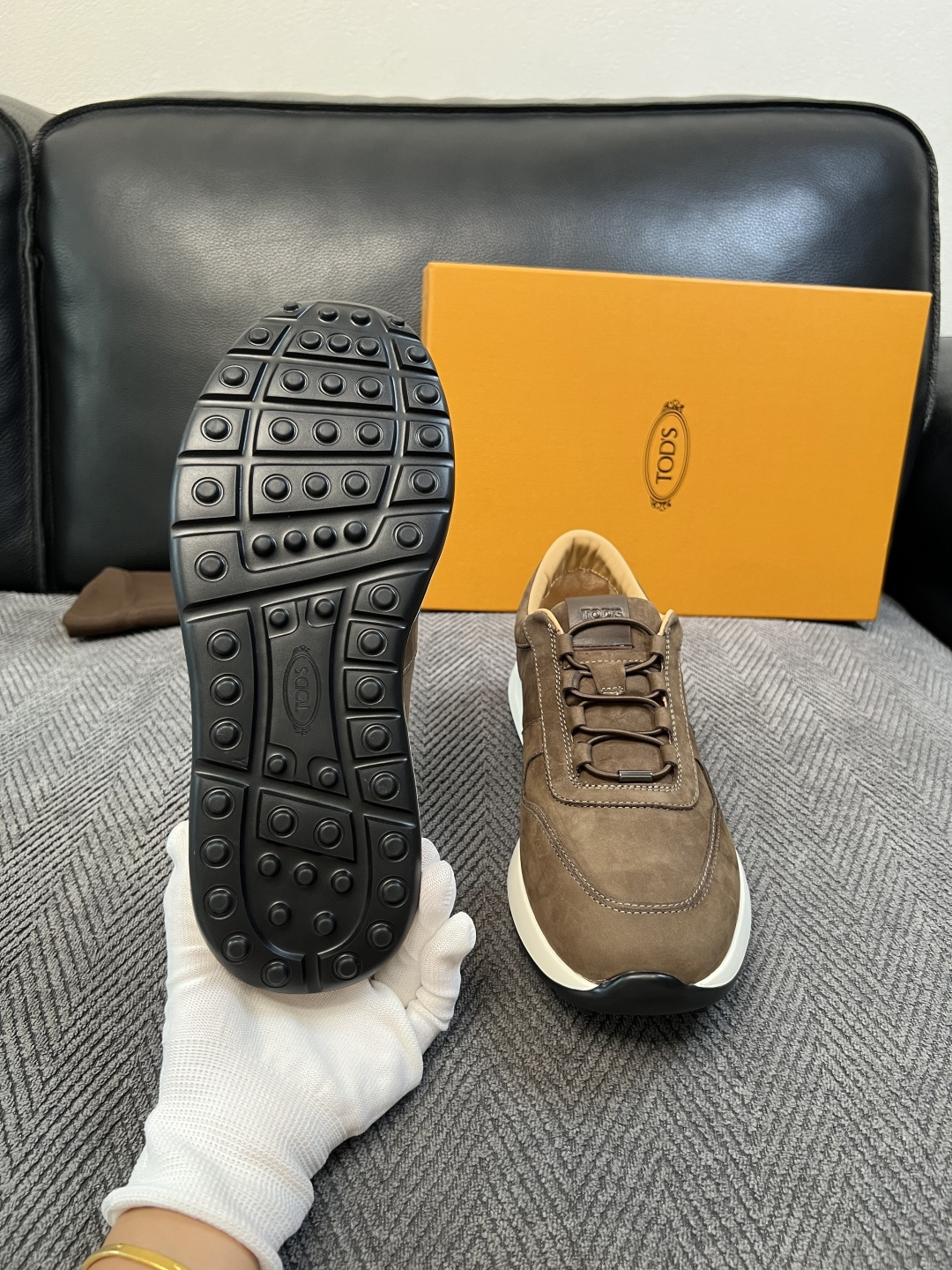 Tods  高品质  顶级工艺品  托德斯  专柜新款原厂配置，意大利进口牛皮拼布面料，进口牛里垫，透气舒适，鞋底：原厂