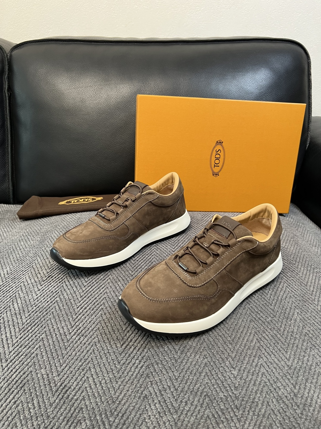 Tods  高品质  顶级工艺品  托德斯  专柜新款原厂配置，意大利进口牛皮拼布面料，进口牛里垫，透气舒适，鞋底：原厂