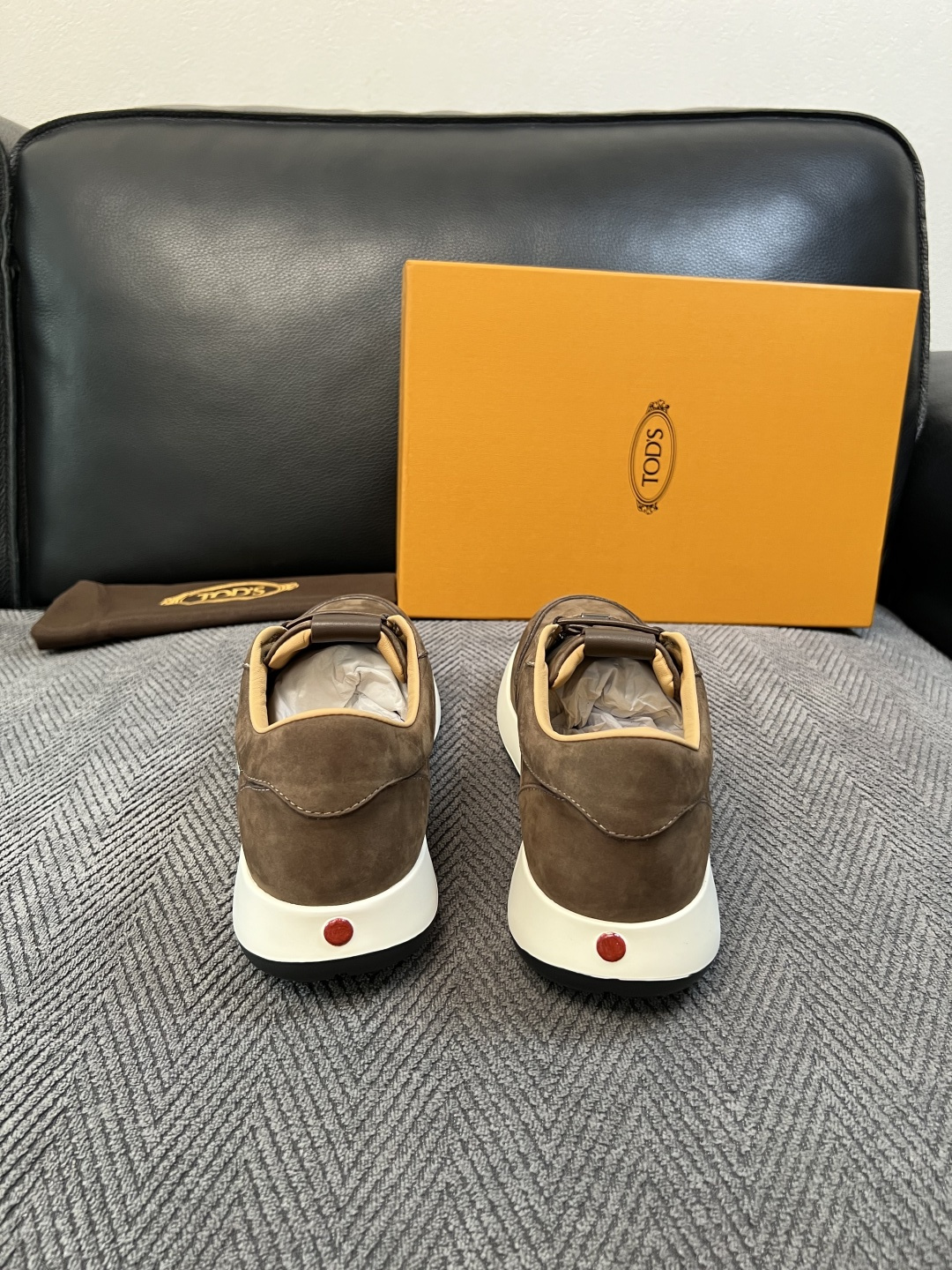Tods  高品质  顶级工艺品  托德斯  专柜新款原厂配置，意大利进口牛皮拼布面料，进口牛里垫，透气舒适，鞋底：原厂