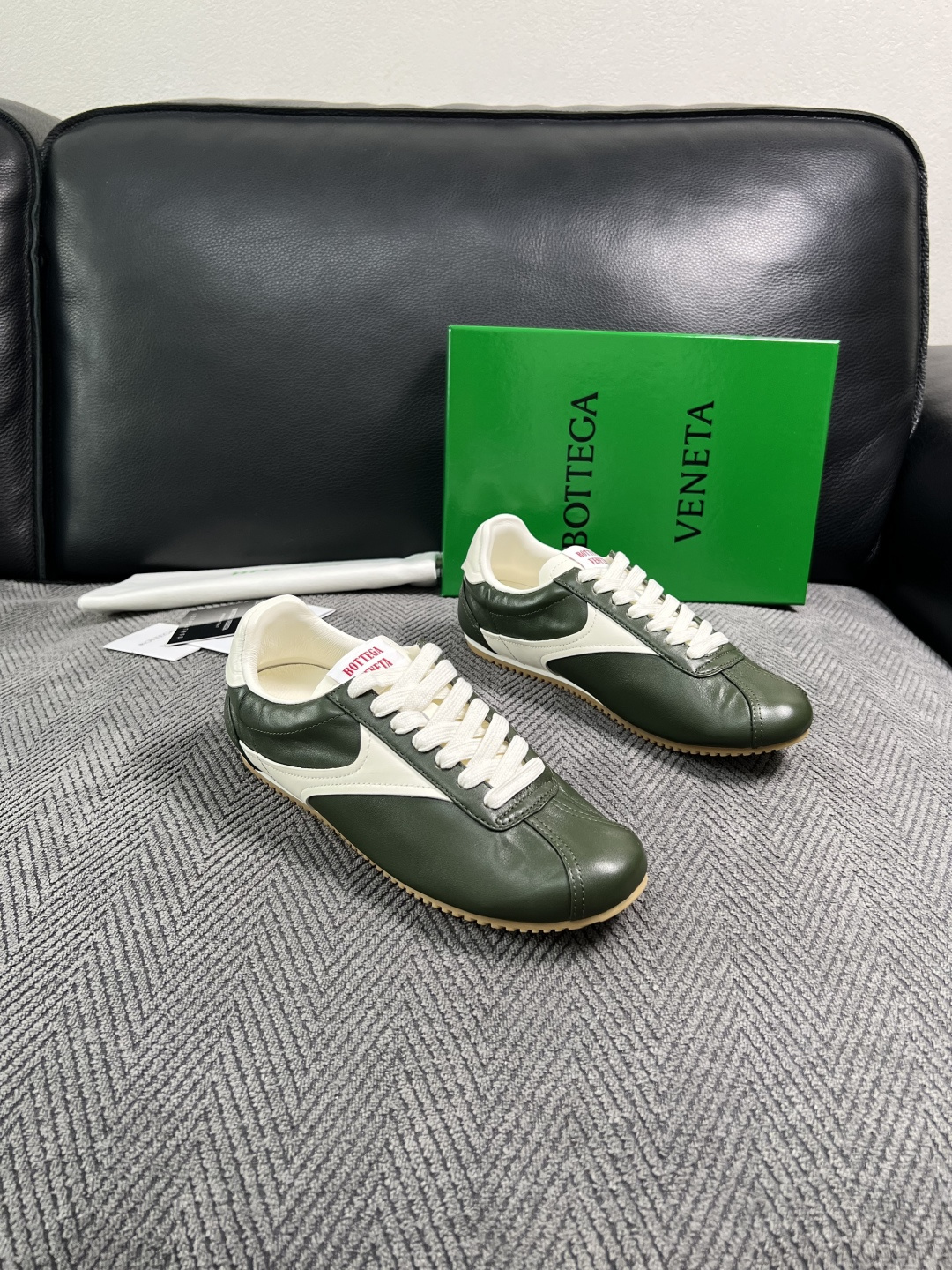 BOTTEGA VENETA 顶级代购 葆蝶家 专柜同步,鞋面意大利进口编织牛皮面料,透气牛皮内里舒适,鞋底:原厂 BOTTEGA VENETA 顶级代购 葆蝶家 专柜同步,鞋面意大利进口编织牛皮面料,透气牛皮内里舒适,鞋底:原厂