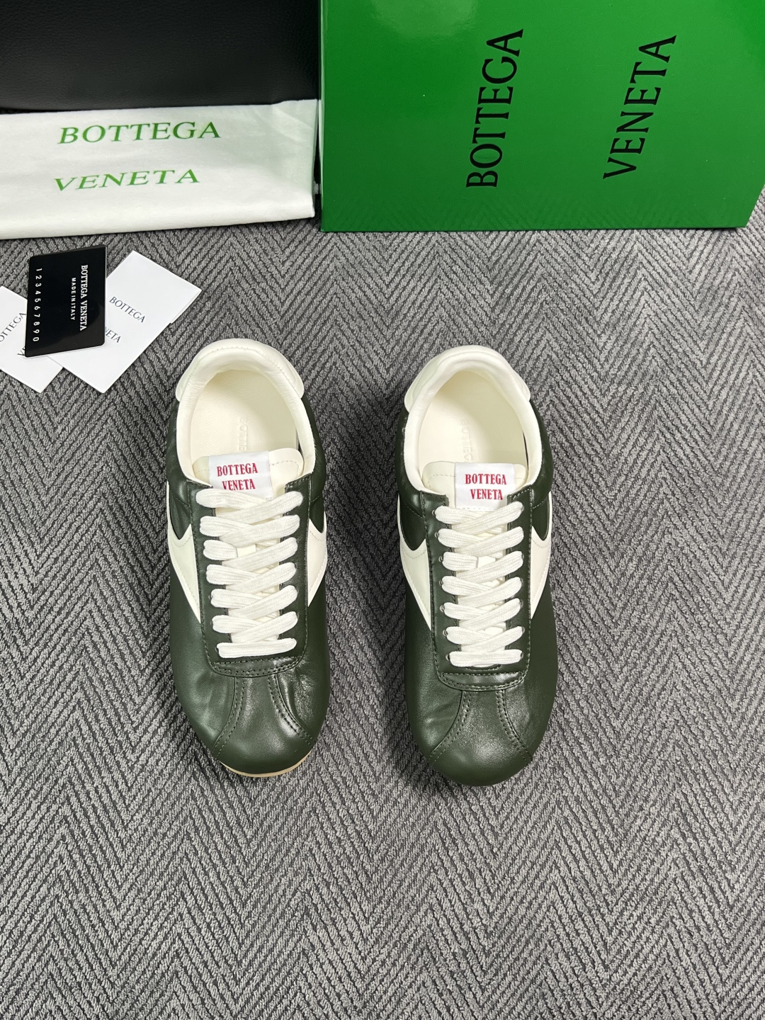 BOTTEGA  VENETA  顶级代购  葆蝶家 专柜同步，鞋面意大利进口编织牛皮面料，透气牛皮内里舒适，鞋底：原厂