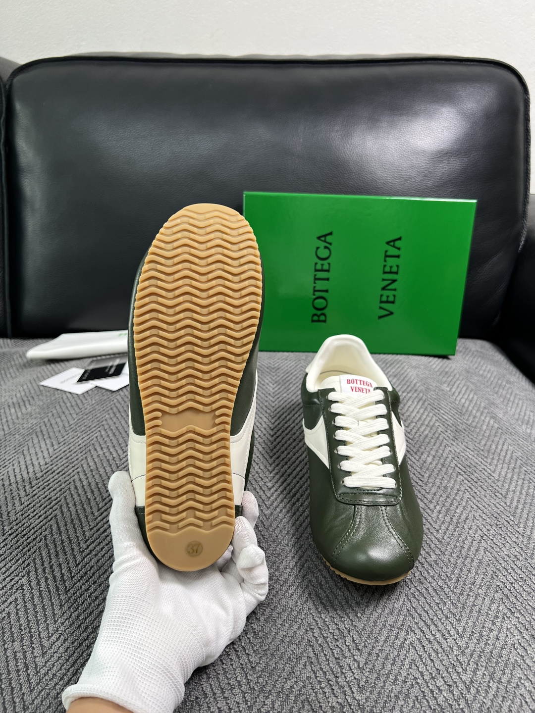 BOTTEGA  VENETA  顶级代购  葆蝶家 专柜同步，鞋面意大利进口编织牛皮面料，透气牛皮内里舒适，鞋底：原厂