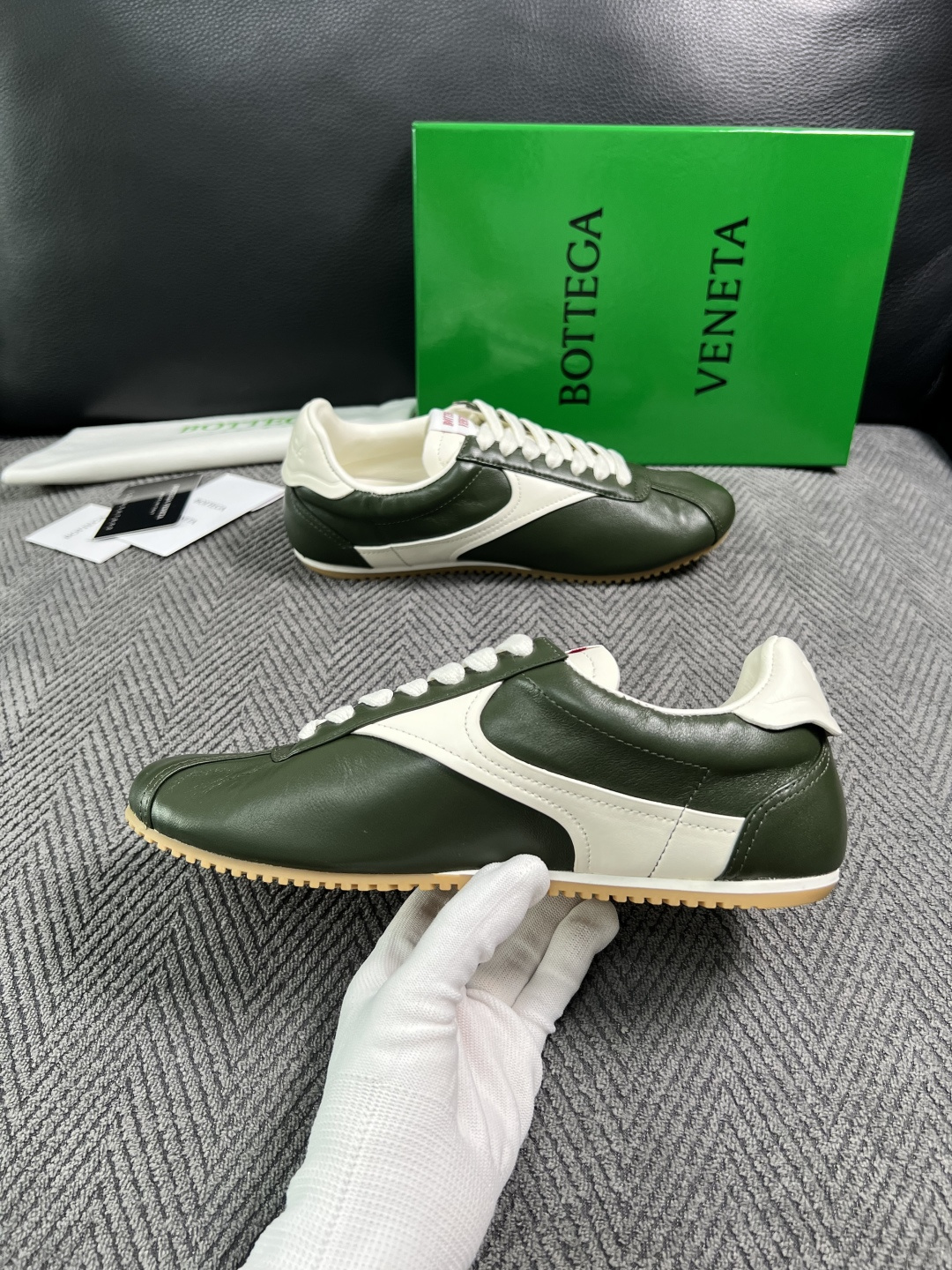 BOTTEGA  VENETA  顶级代购  葆蝶家 专柜同步，鞋面意大利进口编织牛皮面料，透气牛皮内里舒适，鞋底：原厂