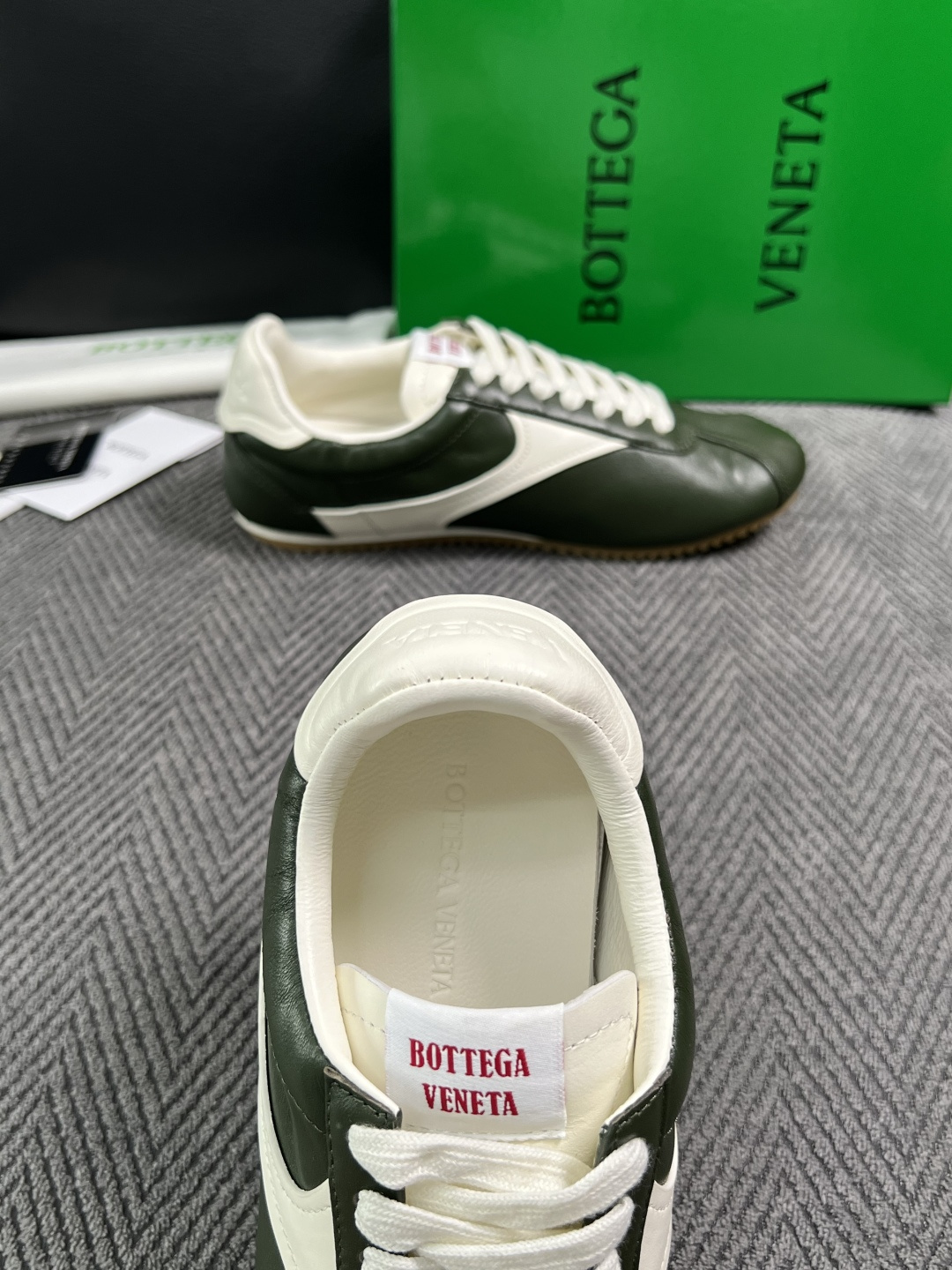 BOTTEGA  VENETA  顶级代购  葆蝶家 专柜同步，鞋面意大利进口编织牛皮面料，透气牛皮内里舒适，鞋底：原厂