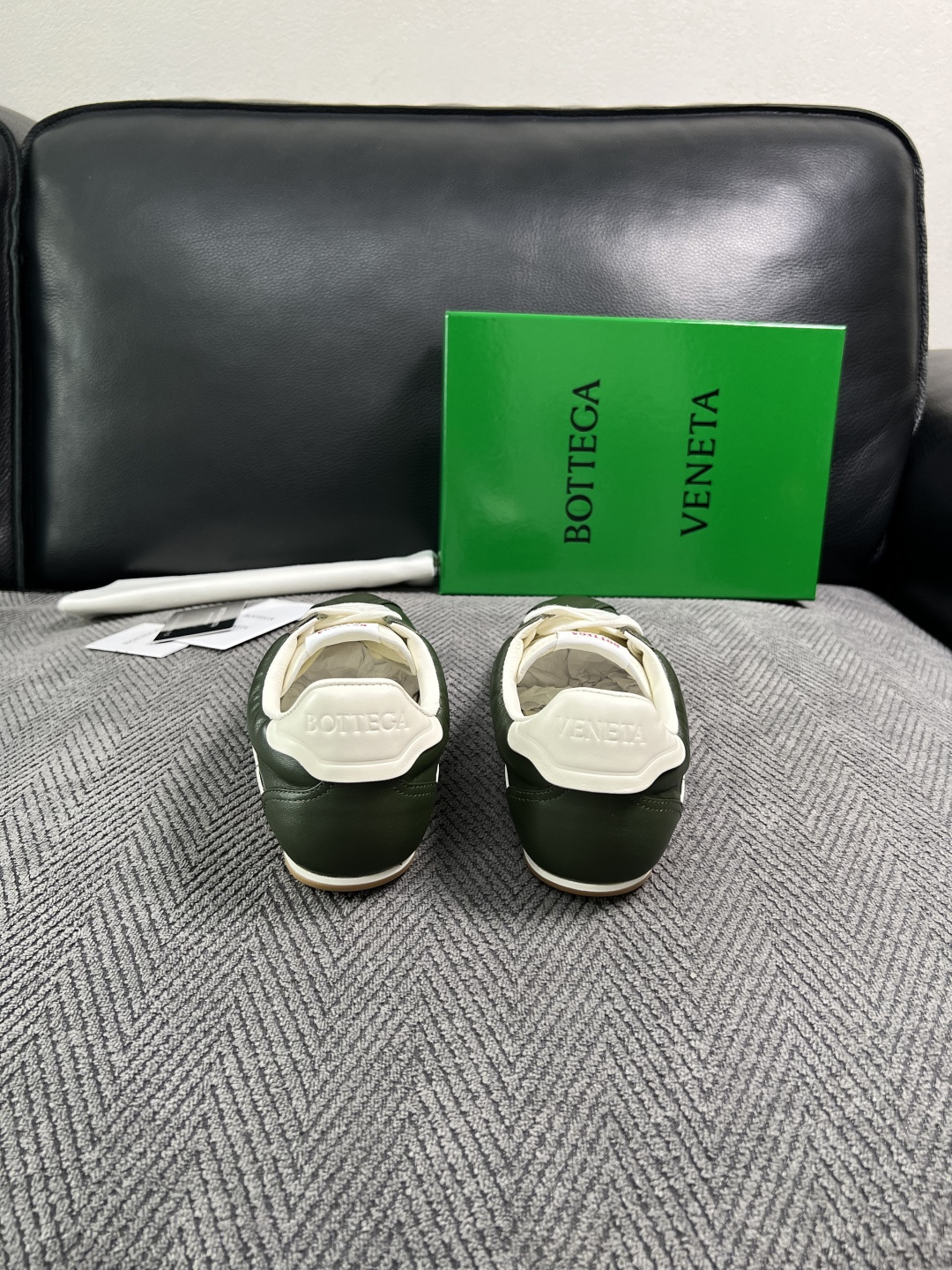 BOTTEGA  VENETA  顶级代购  葆蝶家 专柜同步，鞋面意大利进口编织牛皮面料，透气牛皮内里舒适，鞋底：原厂