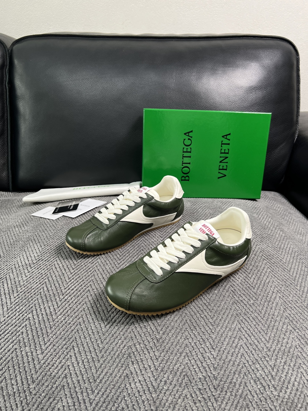 BOTTEGA  VENETA  顶级代购  葆蝶家 专柜同步，鞋面意大利进口编织牛皮面料，透气牛皮内里舒适，鞋底：原厂