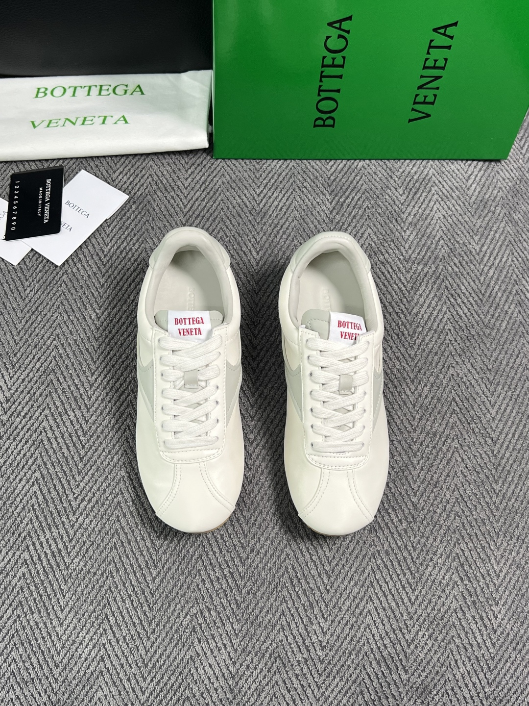 BOTTEGA  VENETA  顶级代购  葆蝶家 专柜同步，鞋面意大利进口编织牛皮面料，透气牛皮内里舒适，鞋底：原厂