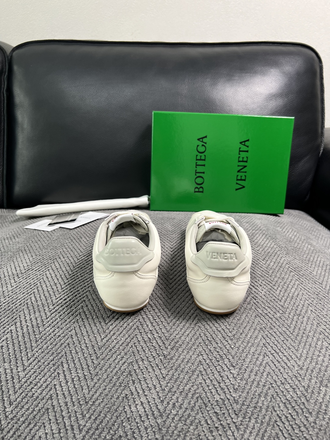 BOTTEGA  VENETA  顶级代购  葆蝶家 专柜同步，鞋面意大利进口编织牛皮面料，透气牛皮内里舒适，鞋底：原厂
