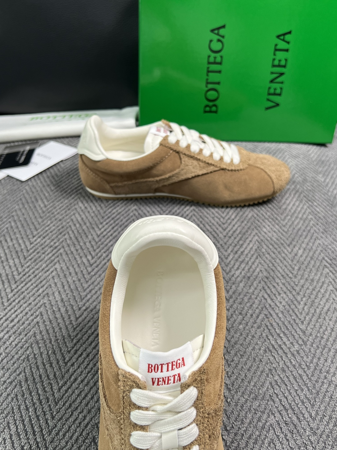 BOTTEGA  VENETA  顶级代购  葆蝶家 专柜同步，鞋面意大利进口编织牛皮面料，透气牛皮内里舒适，鞋底：原厂