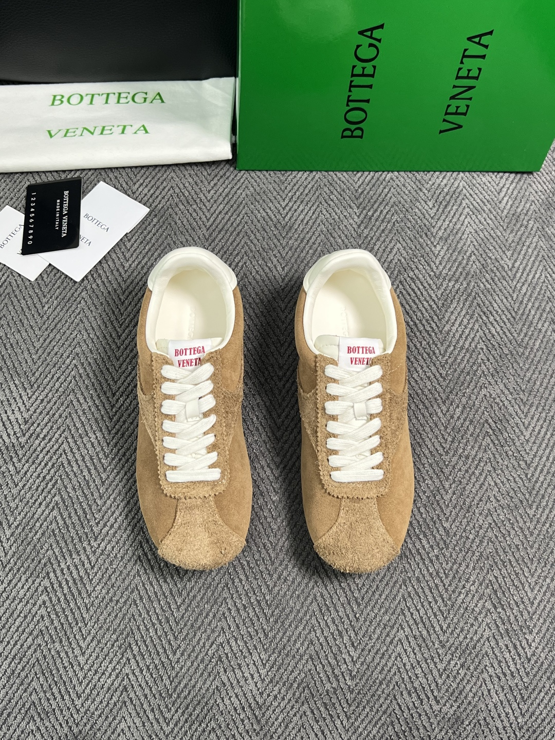 BOTTEGA  VENETA  顶级代购  葆蝶家 专柜同步，鞋面意大利进口编织牛皮面料，透气牛皮内里舒适，鞋底：原厂