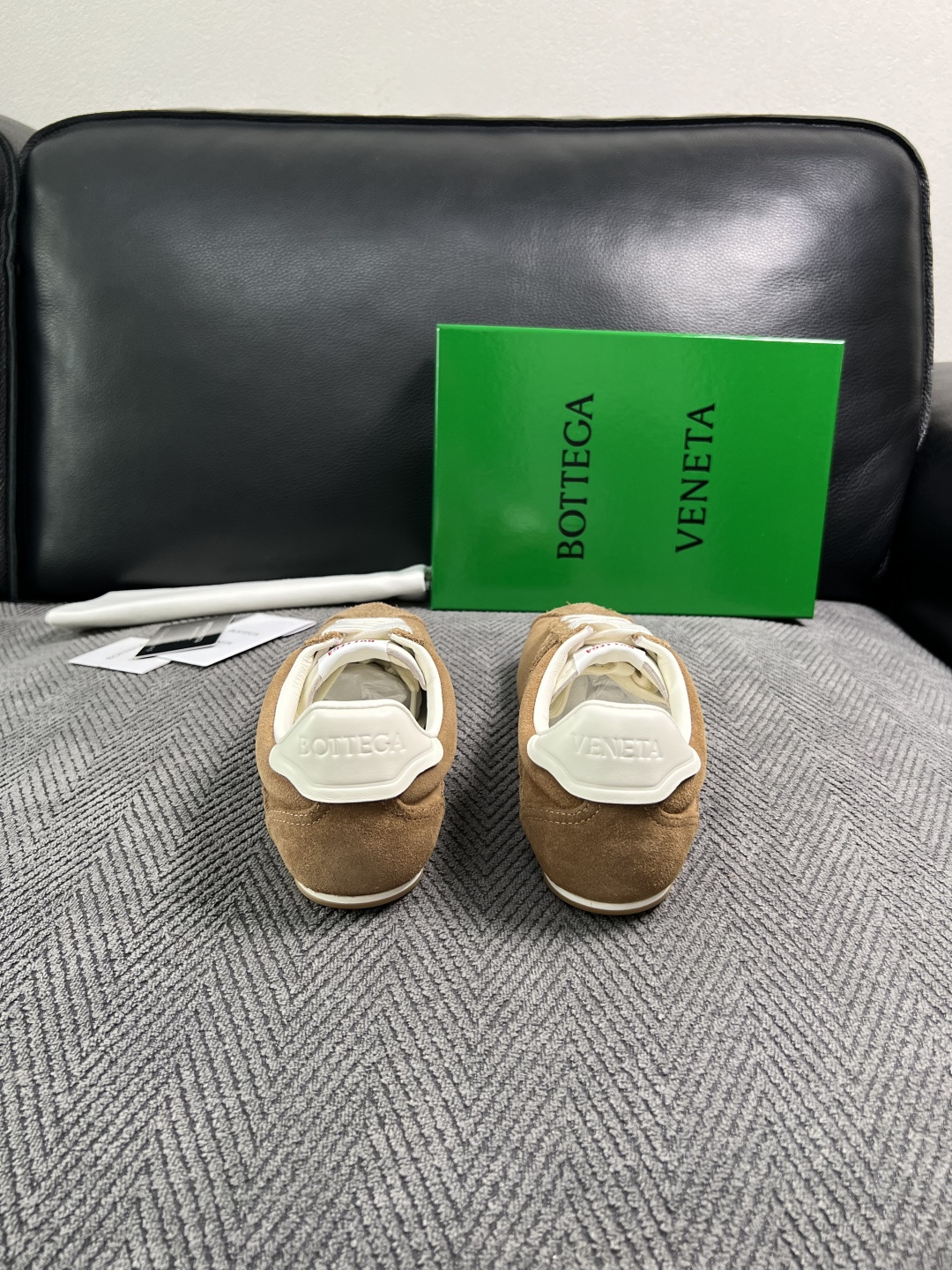 BOTTEGA  VENETA  顶级代购  葆蝶家 专柜同步，鞋面意大利进口编织牛皮面料，透气牛皮内里舒适，鞋底：原厂