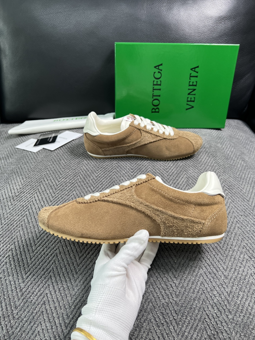 BOTTEGA  VENETA  顶级代购  葆蝶家 专柜同步，鞋面意大利进口编织牛皮面料，透气牛皮内里舒适，鞋底：原厂