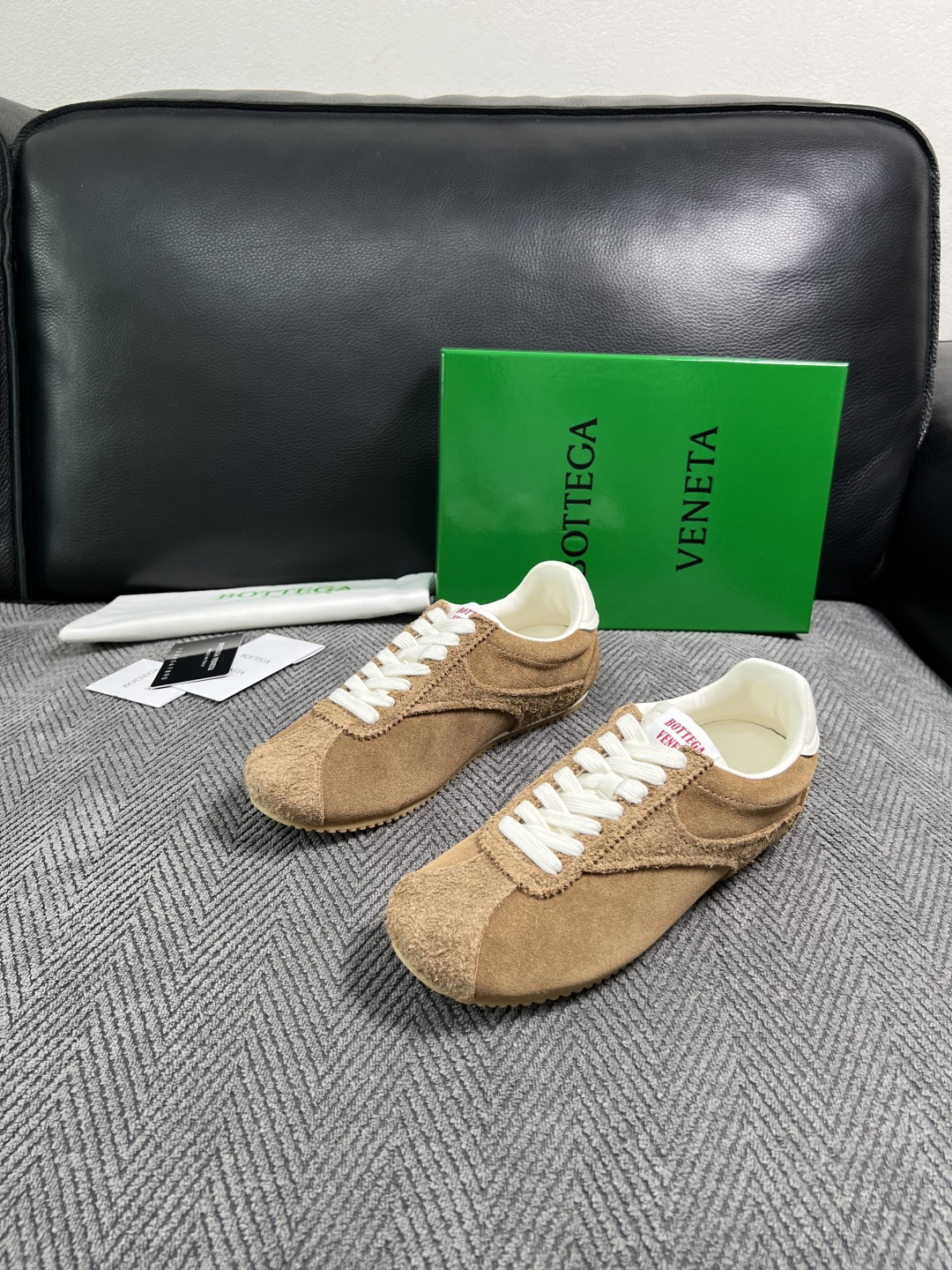 BOTTEGA  VENETA  顶级代购  葆蝶家 专柜同步，鞋面意大利进口编织牛皮面料，透气牛皮内里舒适，鞋底：原厂