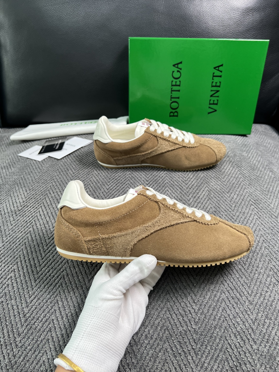 BOTTEGA  VENETA  顶级代购  葆蝶家 专柜同步，鞋面意大利进口编织牛皮面料，透气牛皮内里舒适，鞋底：原厂