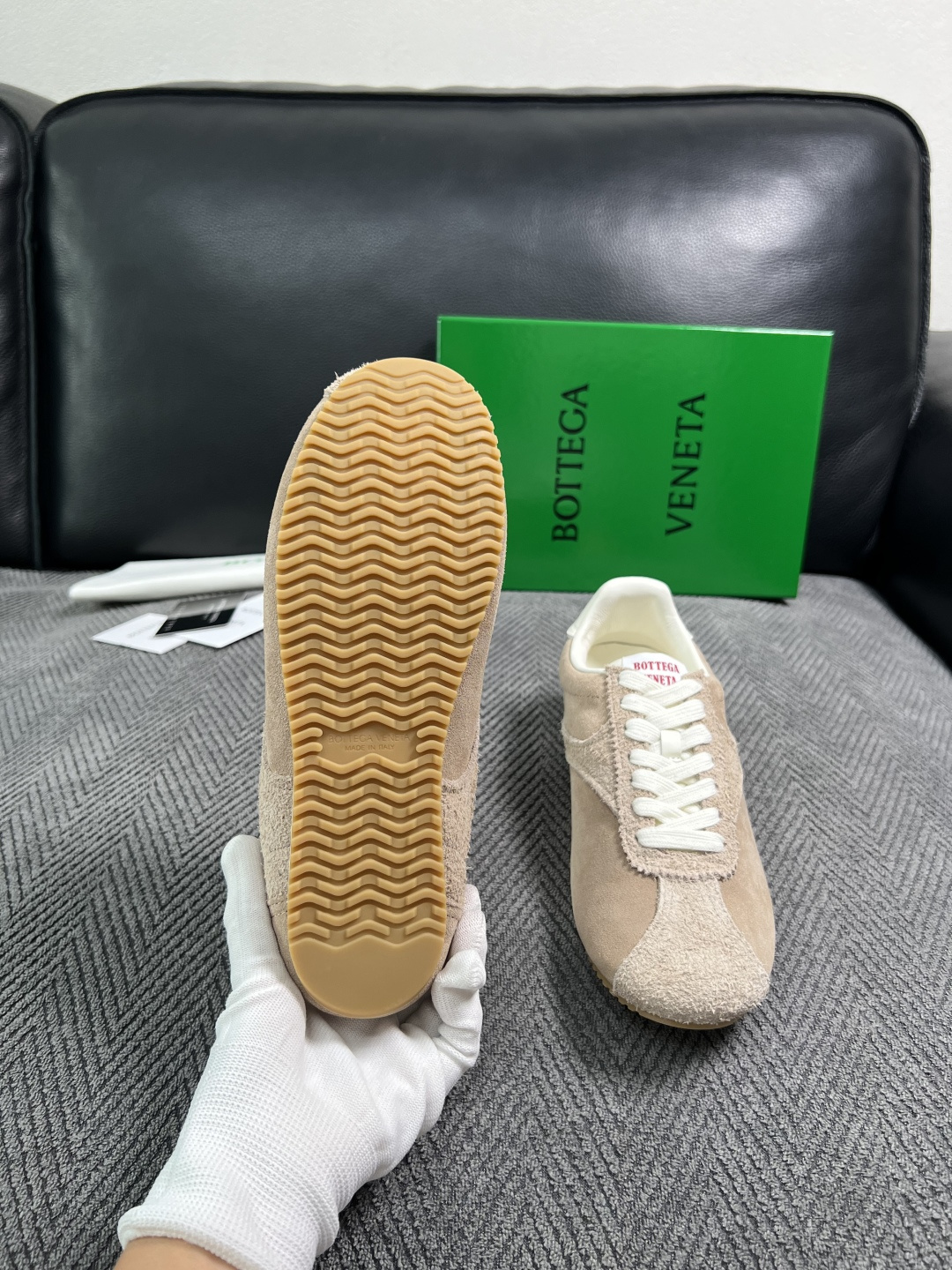BOTTEGA  VENETA  顶级代购  葆蝶家 专柜同步，鞋面意大利进口编织牛皮面料，透气牛皮内里舒适，鞋底：原厂