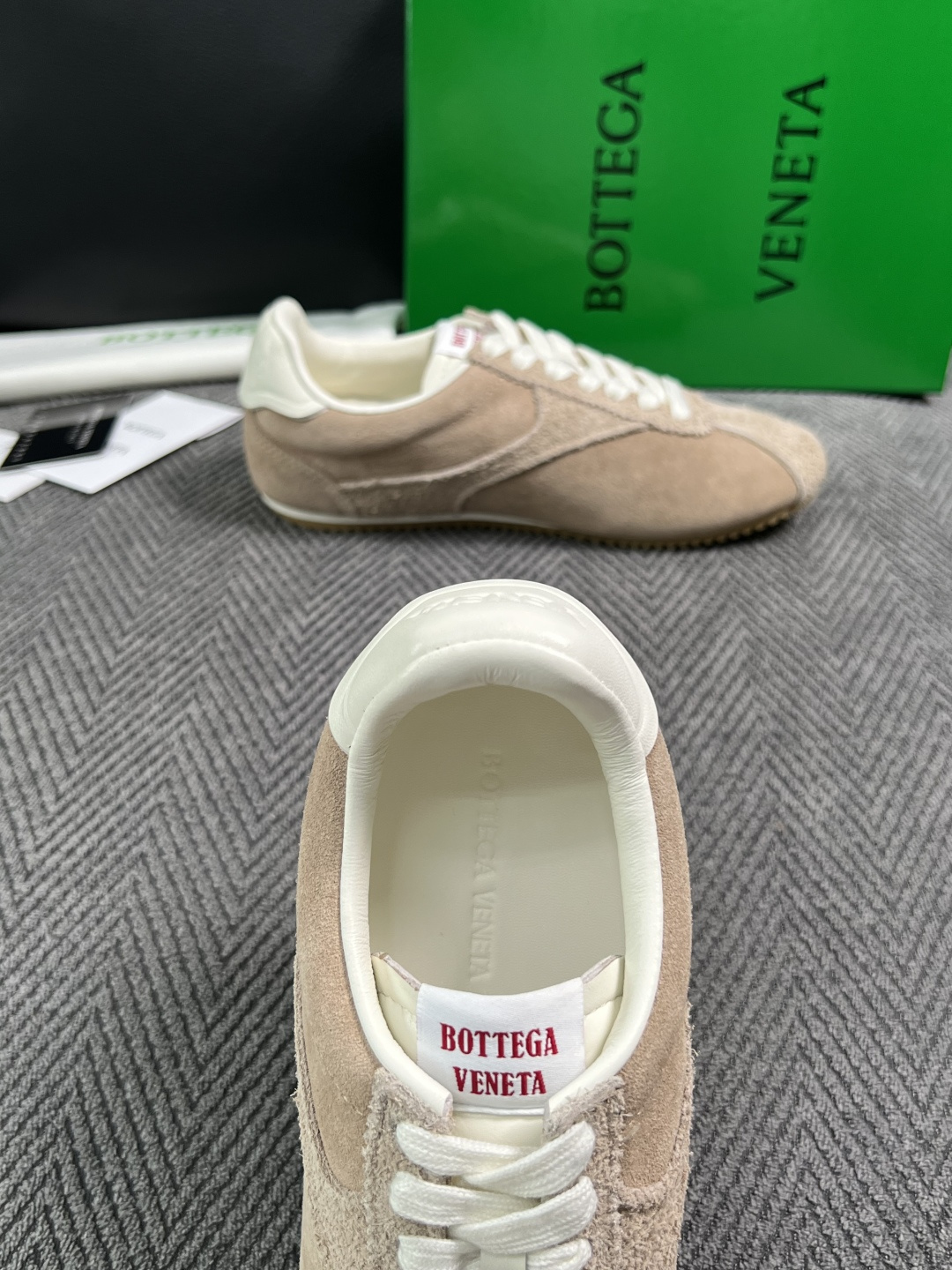 BOTTEGA  VENETA  顶级代购  葆蝶家 专柜同步，鞋面意大利进口编织牛皮面料，透气牛皮内里舒适，鞋底：原厂